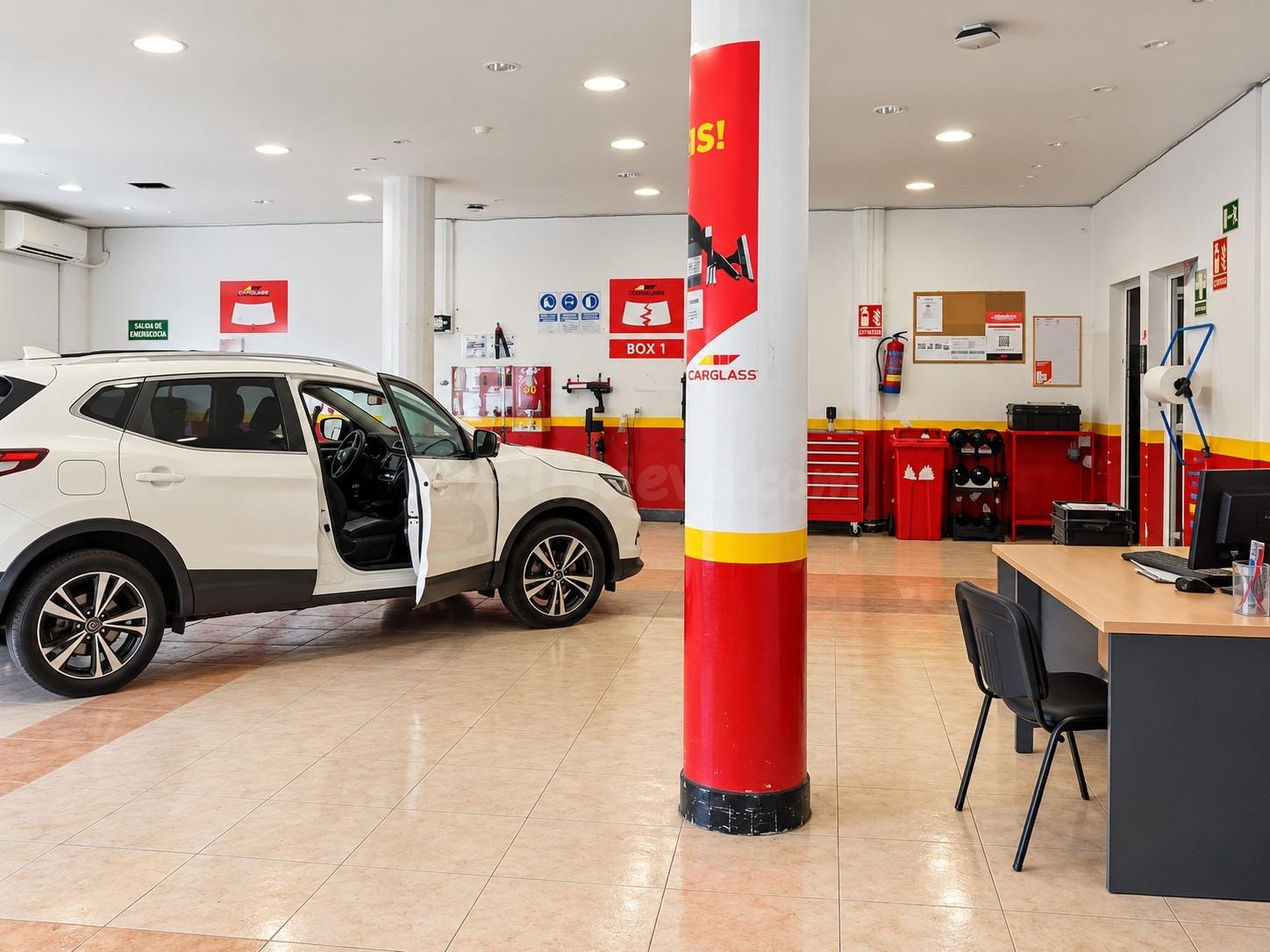 Local comercial en venta con inquilino y rentabilidad inmedi - foto 2