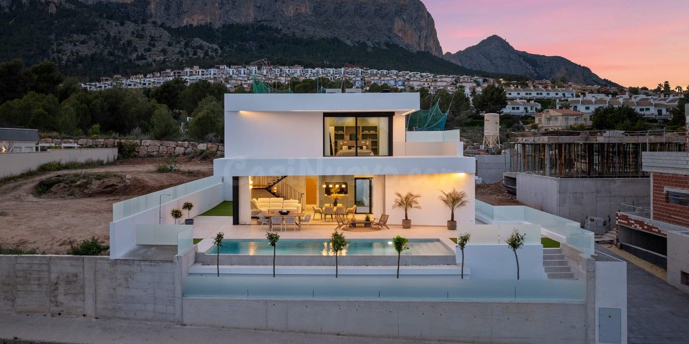 Villa 3 habitaciones 311m² en venta - Casco urbano
