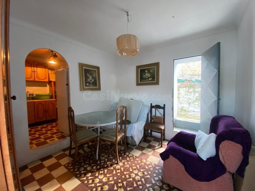 VENTA AMPLIA CASA CON TERRAZA