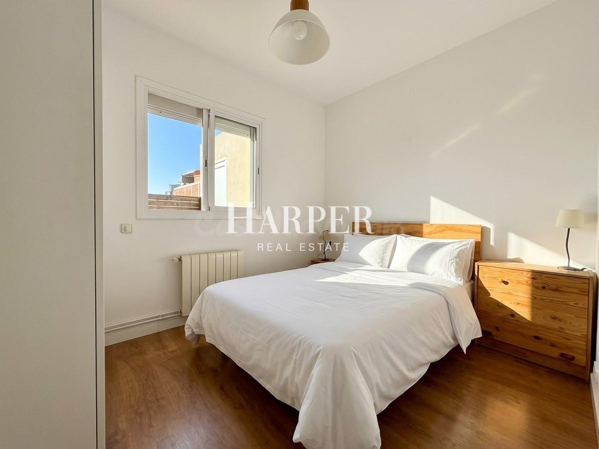 Ático con amplia terraza y balcón en Sants-Badal - foto 3