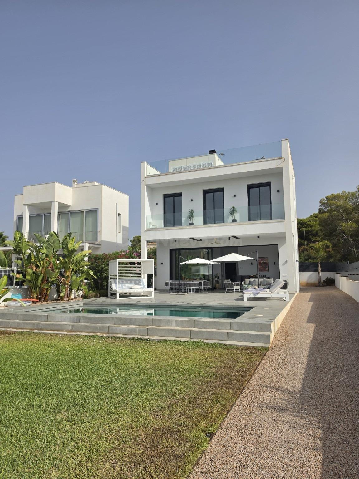 Villa moderna con piscina privada y vistas al mar en Vallgor - foto 2