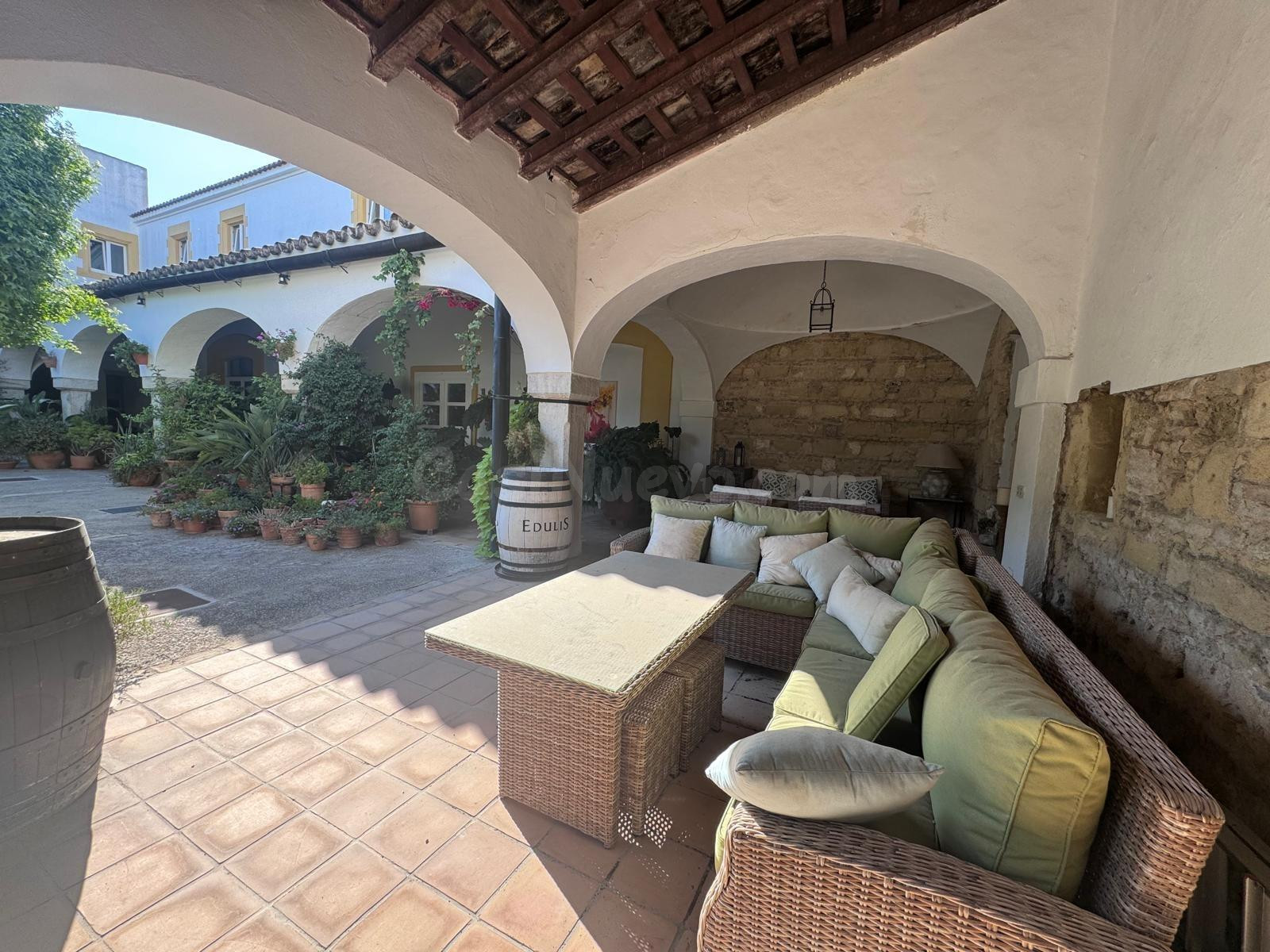 PRECIOSO LOFT SITUADO EN ANTIGUA BODEGA EN EL CENTRO DE JEREZ