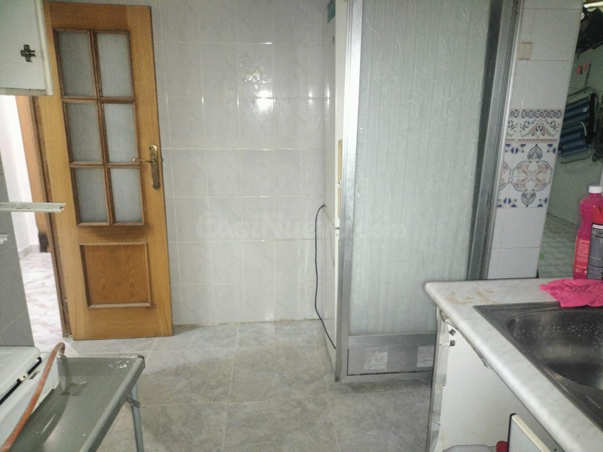 OCASION - PISO PARA REFORMAR DE DOS DORMITORIOS CON GRAN PAT - foto 5