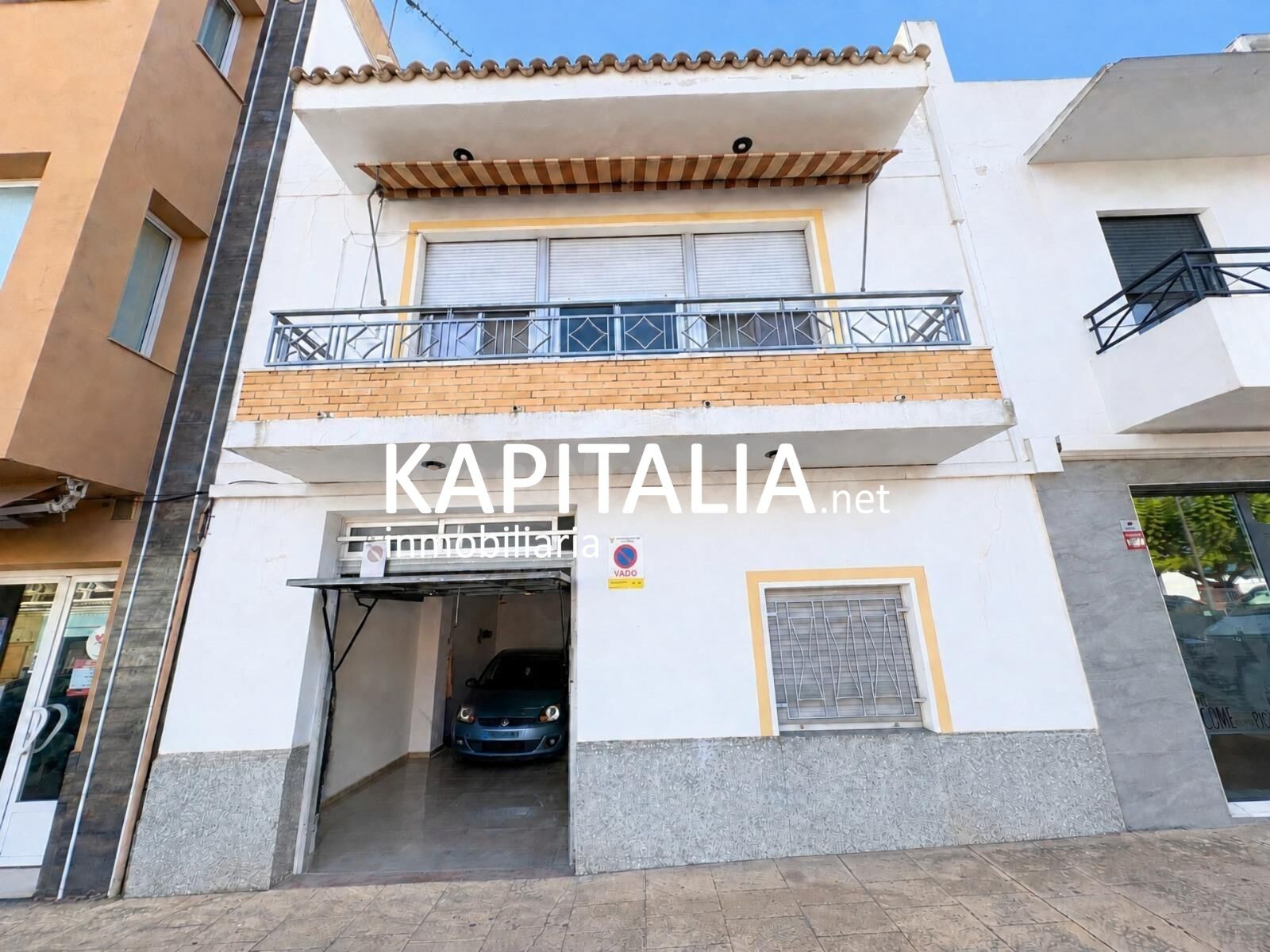 ESTUPENDA CASA ADOSADA CON GARAJE PRIVADO A LA VENTA EN ENGU - foto 2