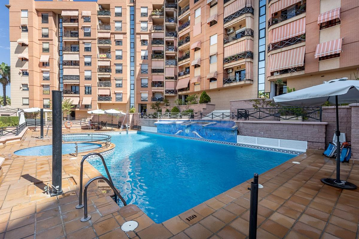 Vivienda a estrenar en urbanización privada en Parque Almunia con sauna, gimnasio y piscina comunitaria.
