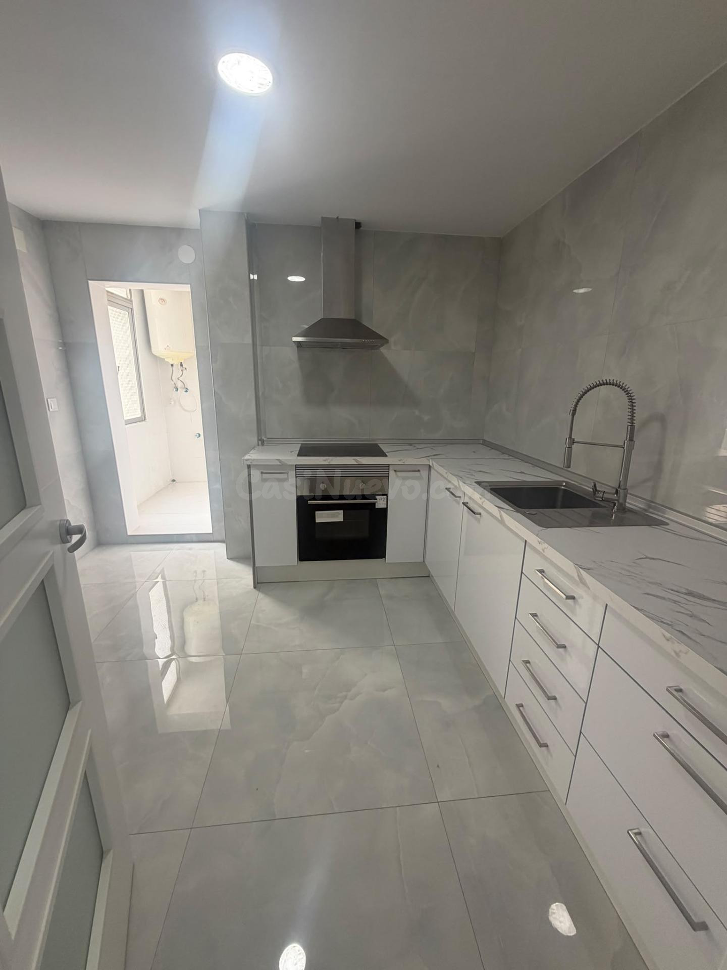 Piso en Alaquas con galería y despensa