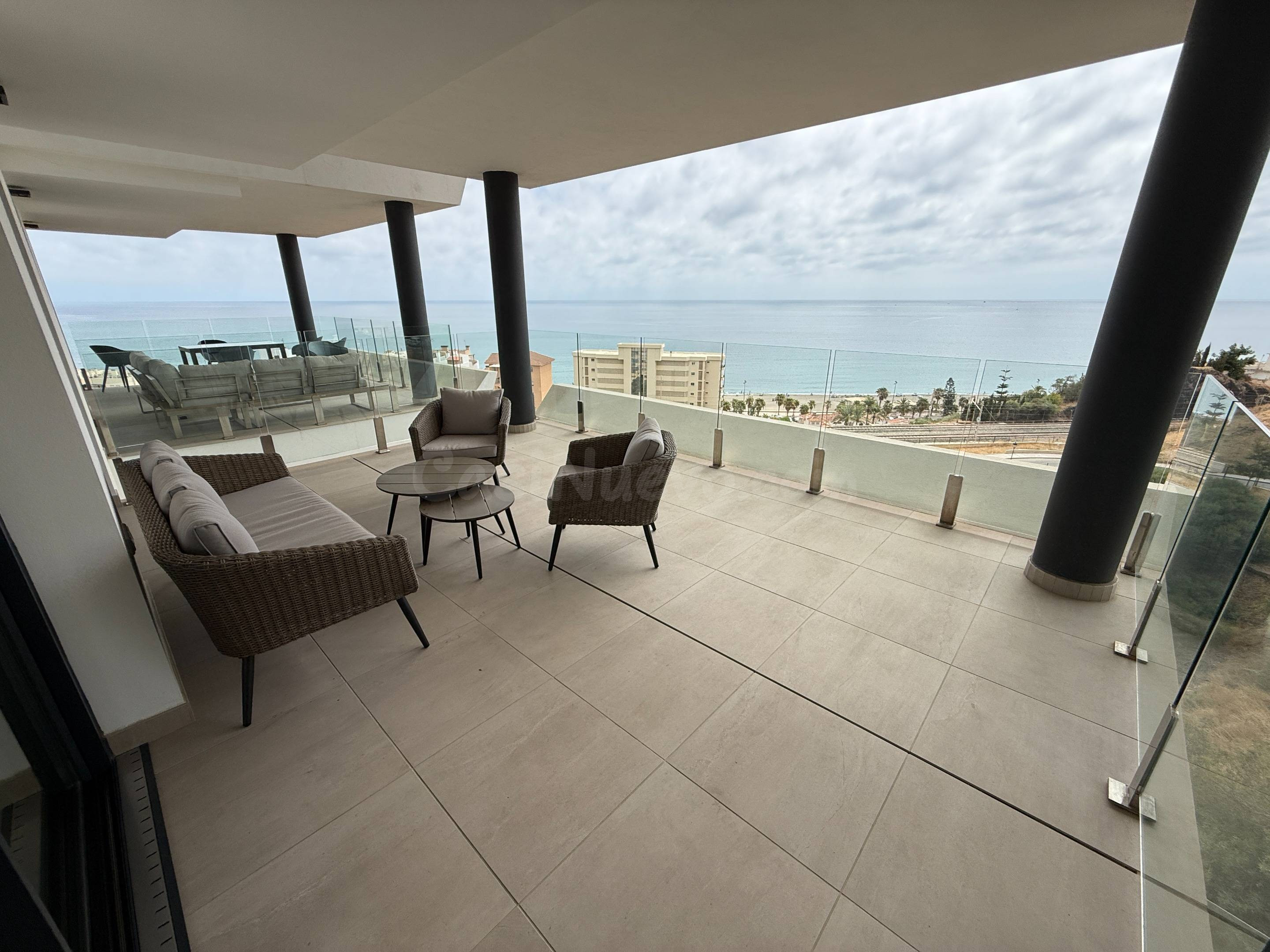 Apartamento premium de 2 habitaciones con vistas al mar a pocos metros de la playa en Fuengirola