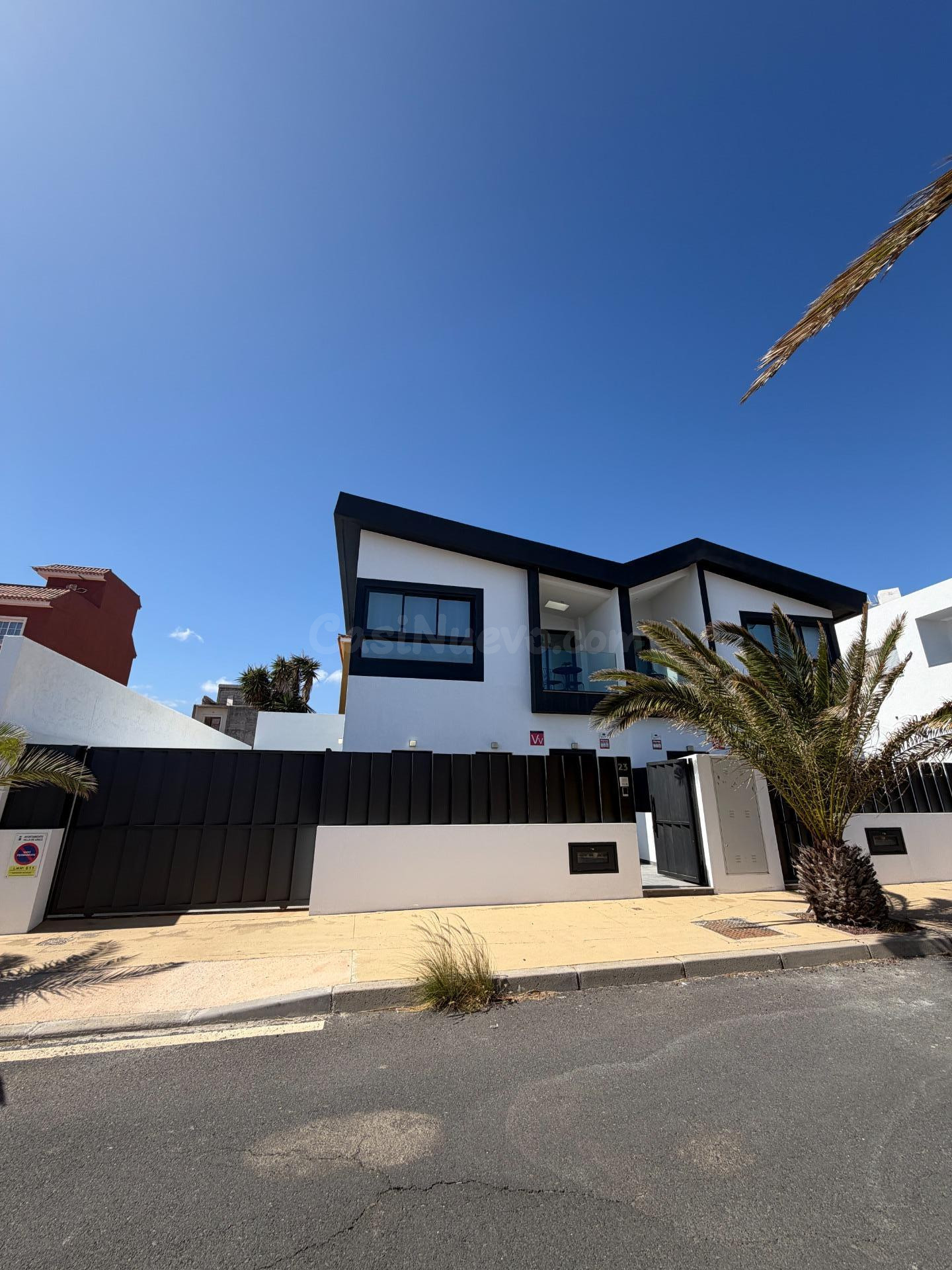Casa con piscina privada junto al mar en La Listada