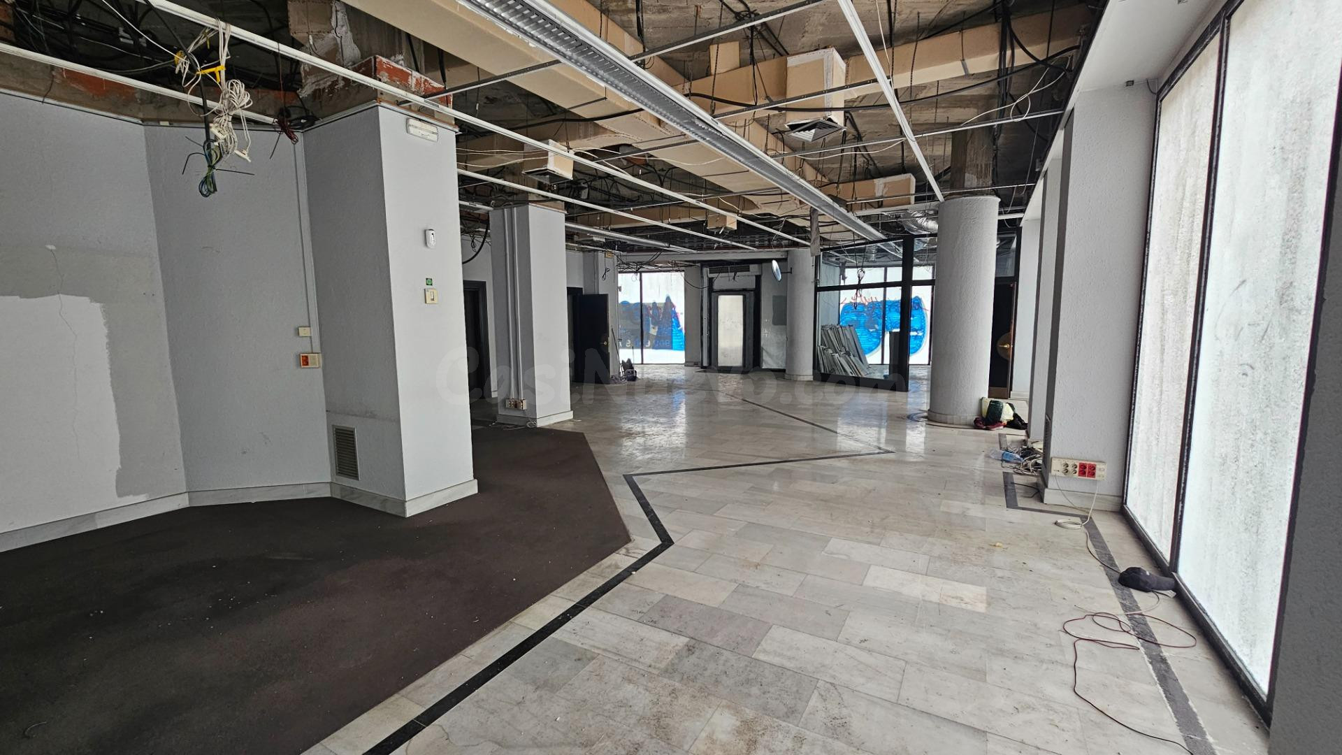 LOCAL COMERCIAL EN GIRONA - ZONA PERÍCOT - foto 2