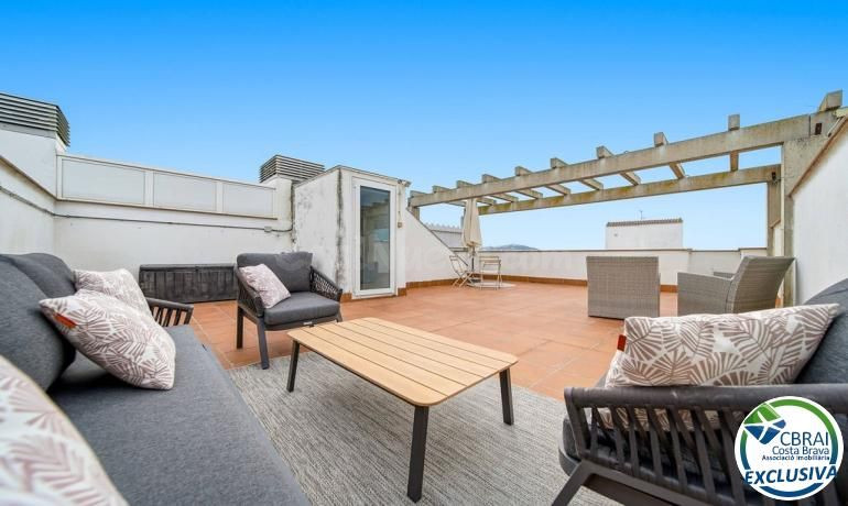 Ático de 61 m2, con 60 m2 de terraza-solarium, LICENCIA TURI