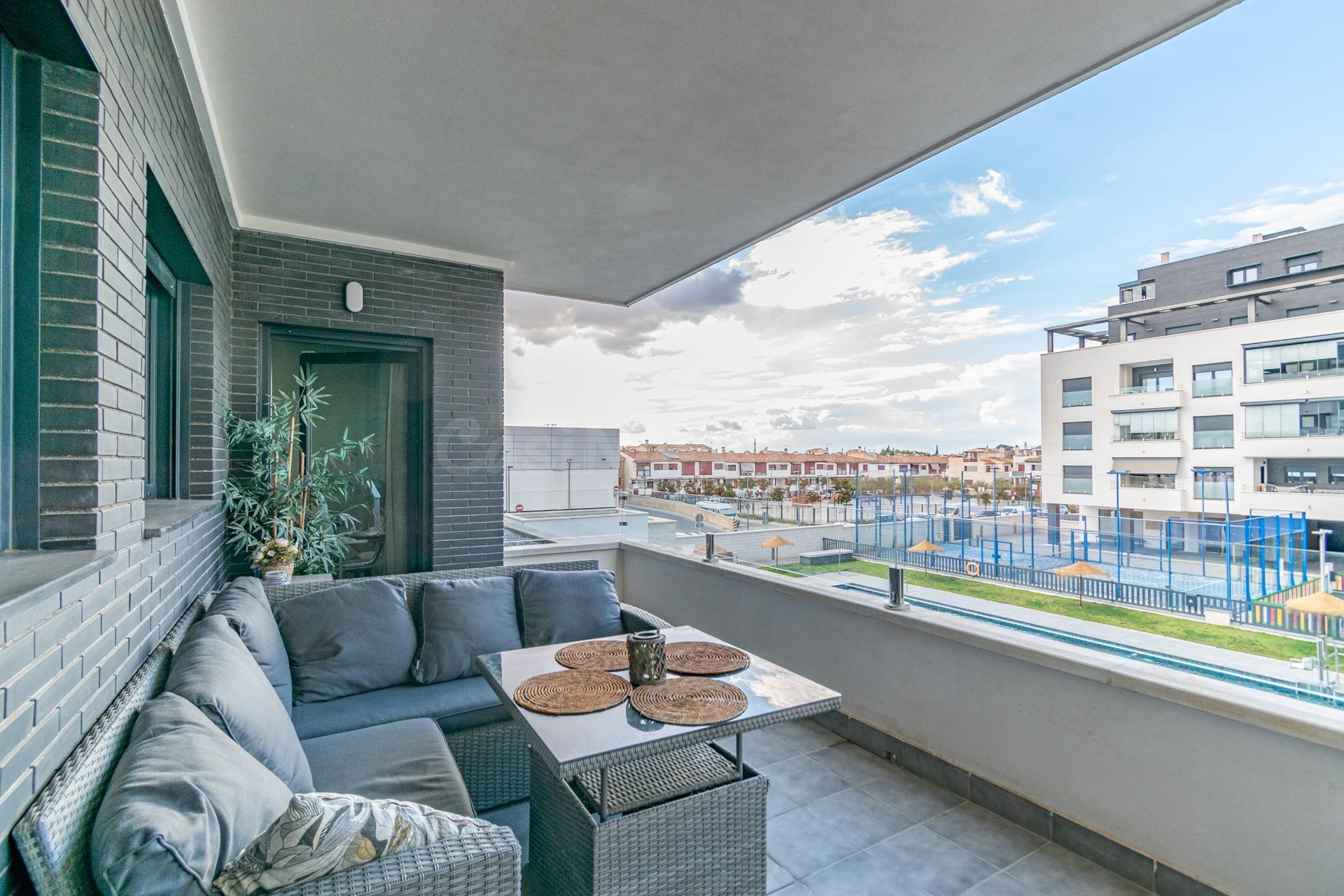 Exclusiva vivienda en Residencial Nevada ! Urbanización de LUJO junto al Centro Comercial Nevada