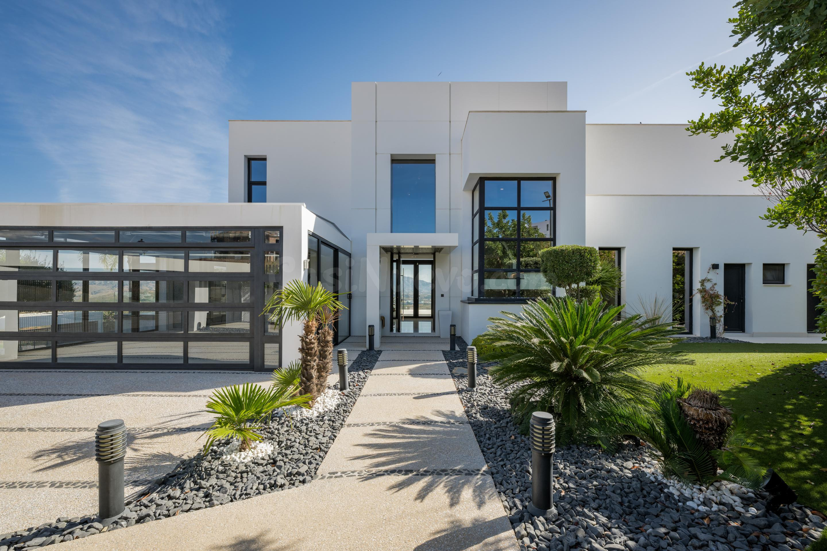 Spectacular Contemporary Villa with Exquisite Quality and Beautiful Views