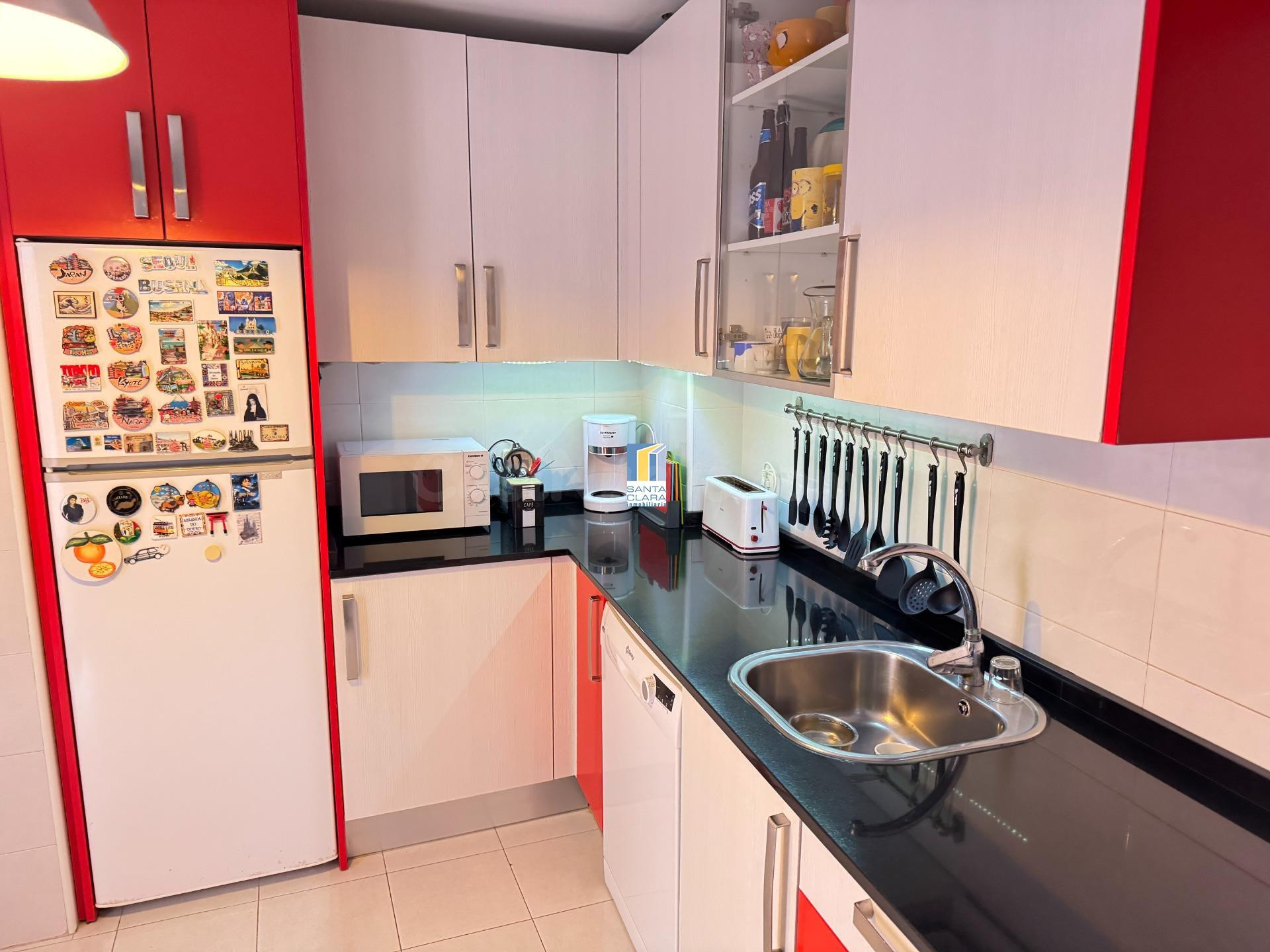 CHALET ADOSADO EN VENTA DE 3 DORMITORIOS, 2 BAÑOS,ASEO,GARAJ - foto 2