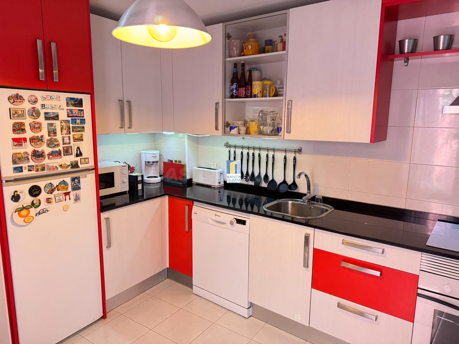 CHALET ADOSADO EN VENTA DE 3 DORMITORIOS, 2 BAÑOS,ASEO,GARAJ - foto 3