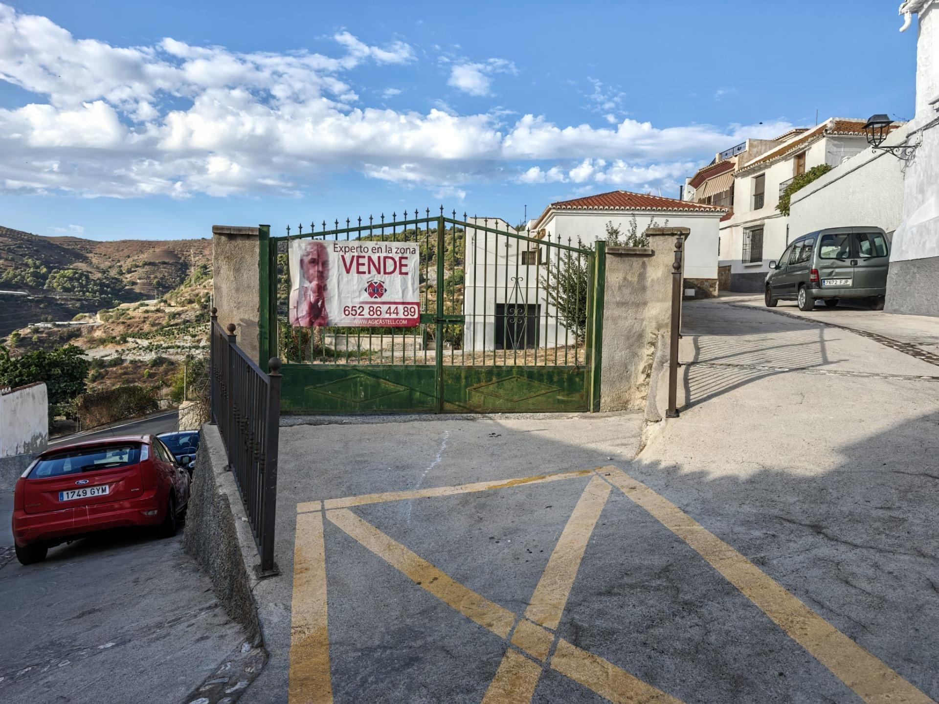 DOS SOLARES INDEPENDIENTES EN EL CASCO ANTIGUO DE GUALCHOS