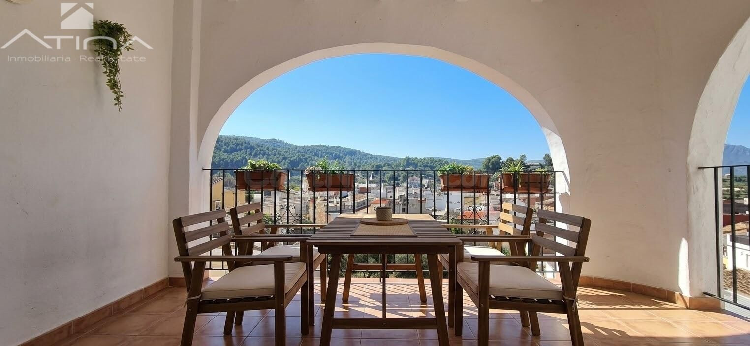 Casa de pueblo con encanto y vistas a la montaña