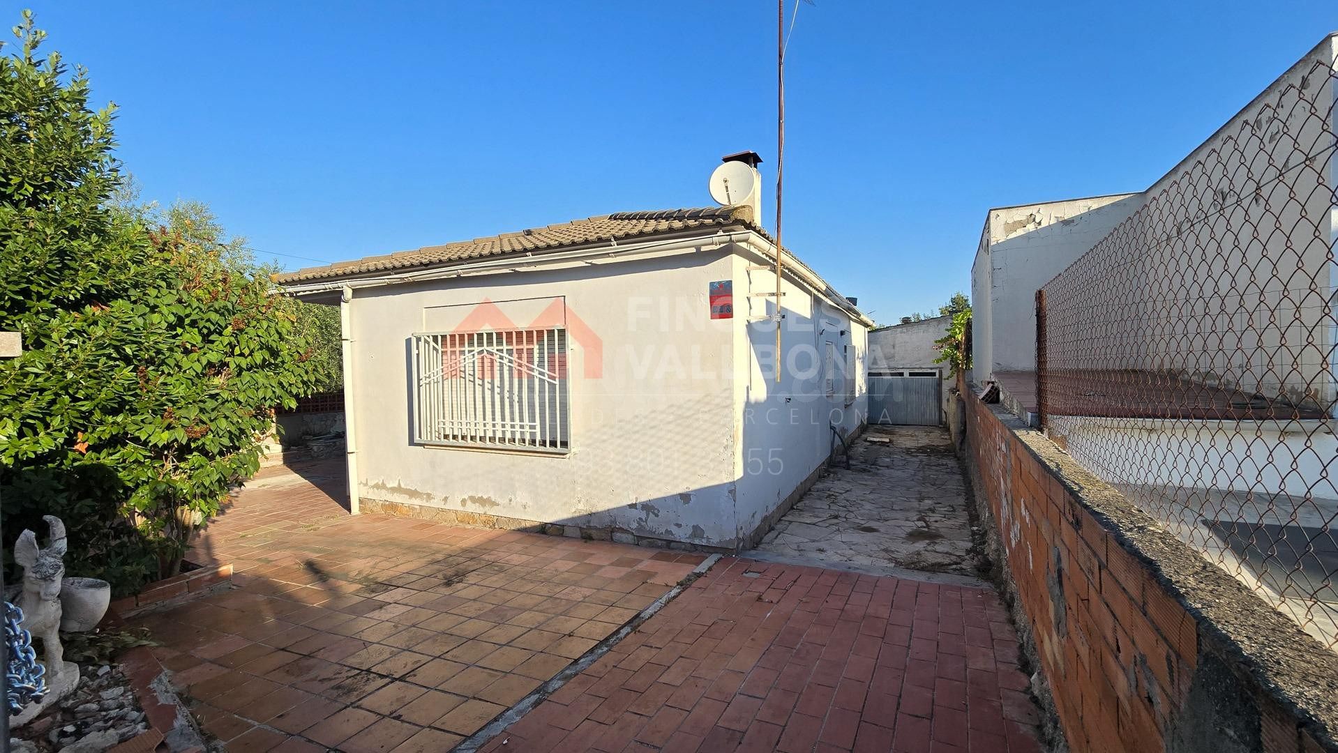 CASA CON TERRENO PARA REFORMAR EN LA TORRE DE CLARAMUNT – - foto 3