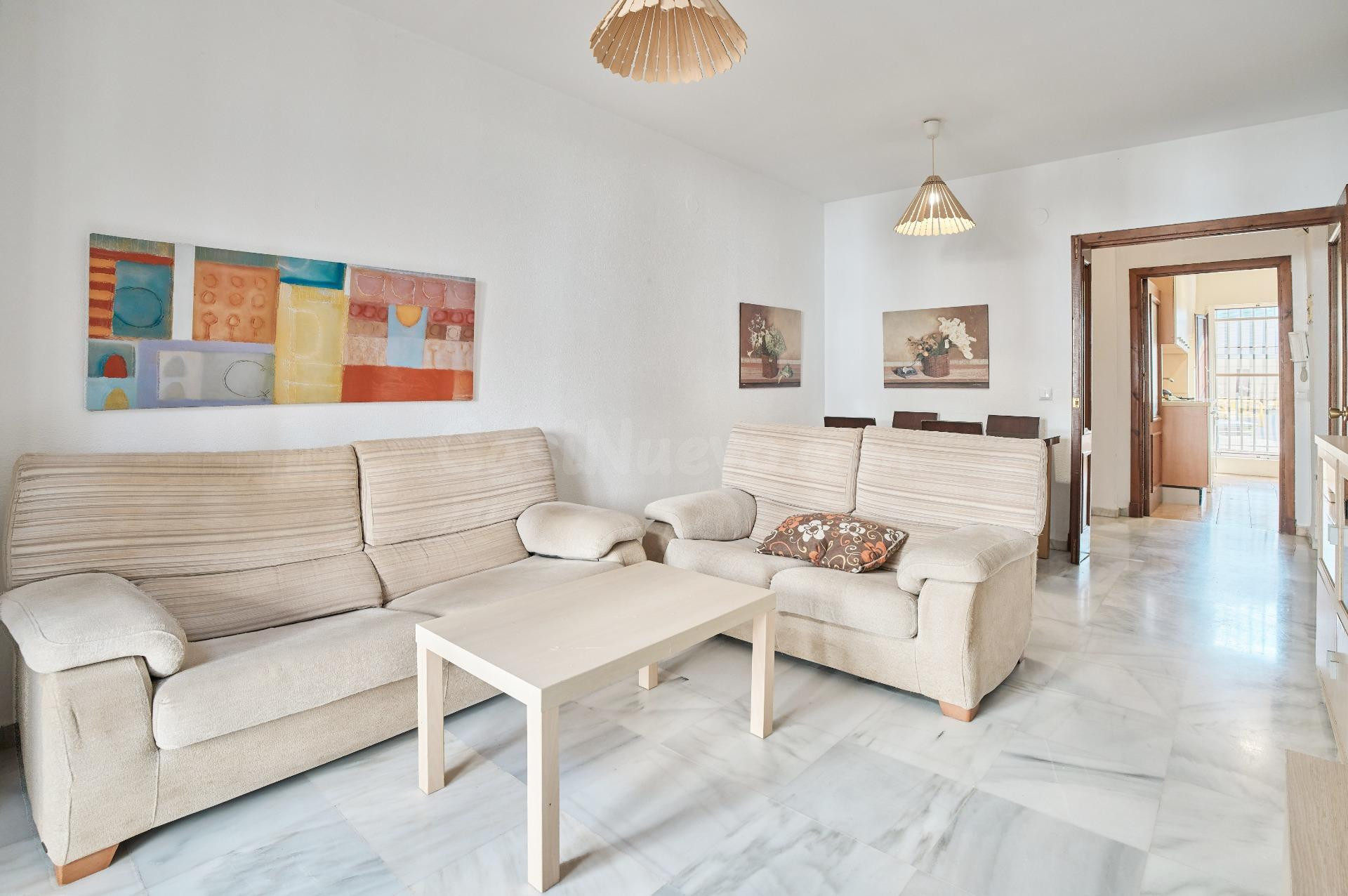 Zona Puertas de Sevilla. Vivienda con amplia terraza de 15 m2.