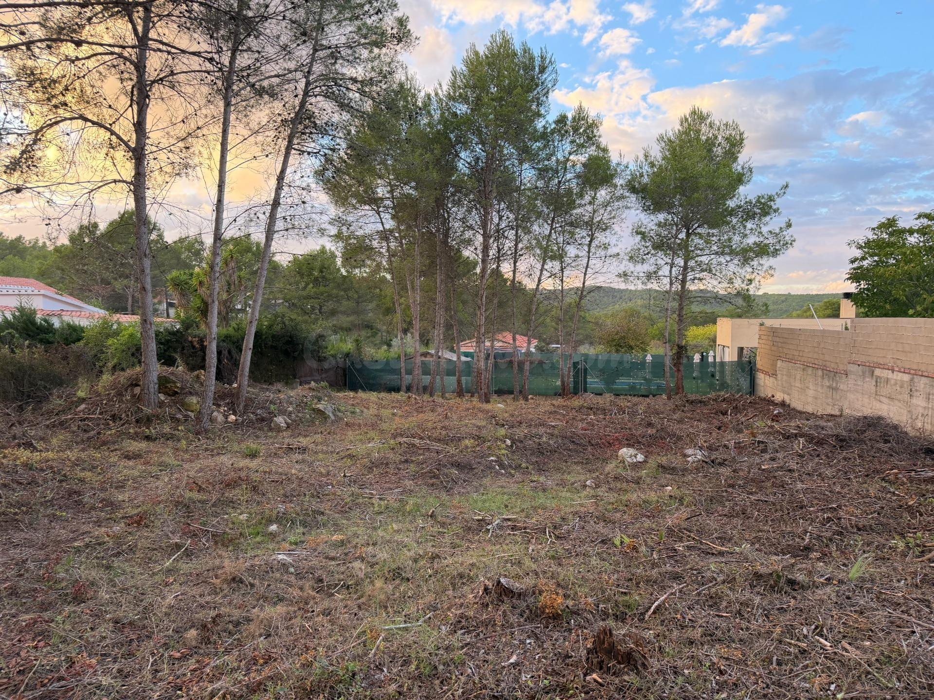 Parcela plana urbanizable con vistas a montaña - foto 2
