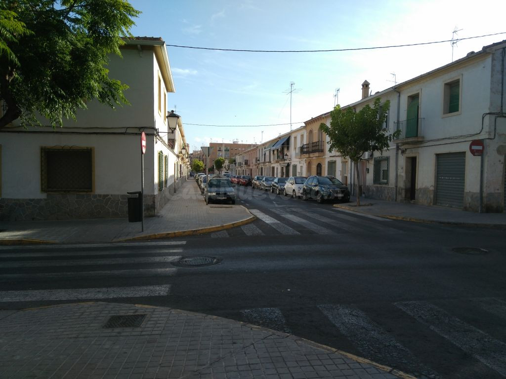 VIVIENDA UNIFAMILIAR DE ESQUINA EN EL TOSCAR GRUPO CAM PARA REFORMAR COMPLETAMENTE