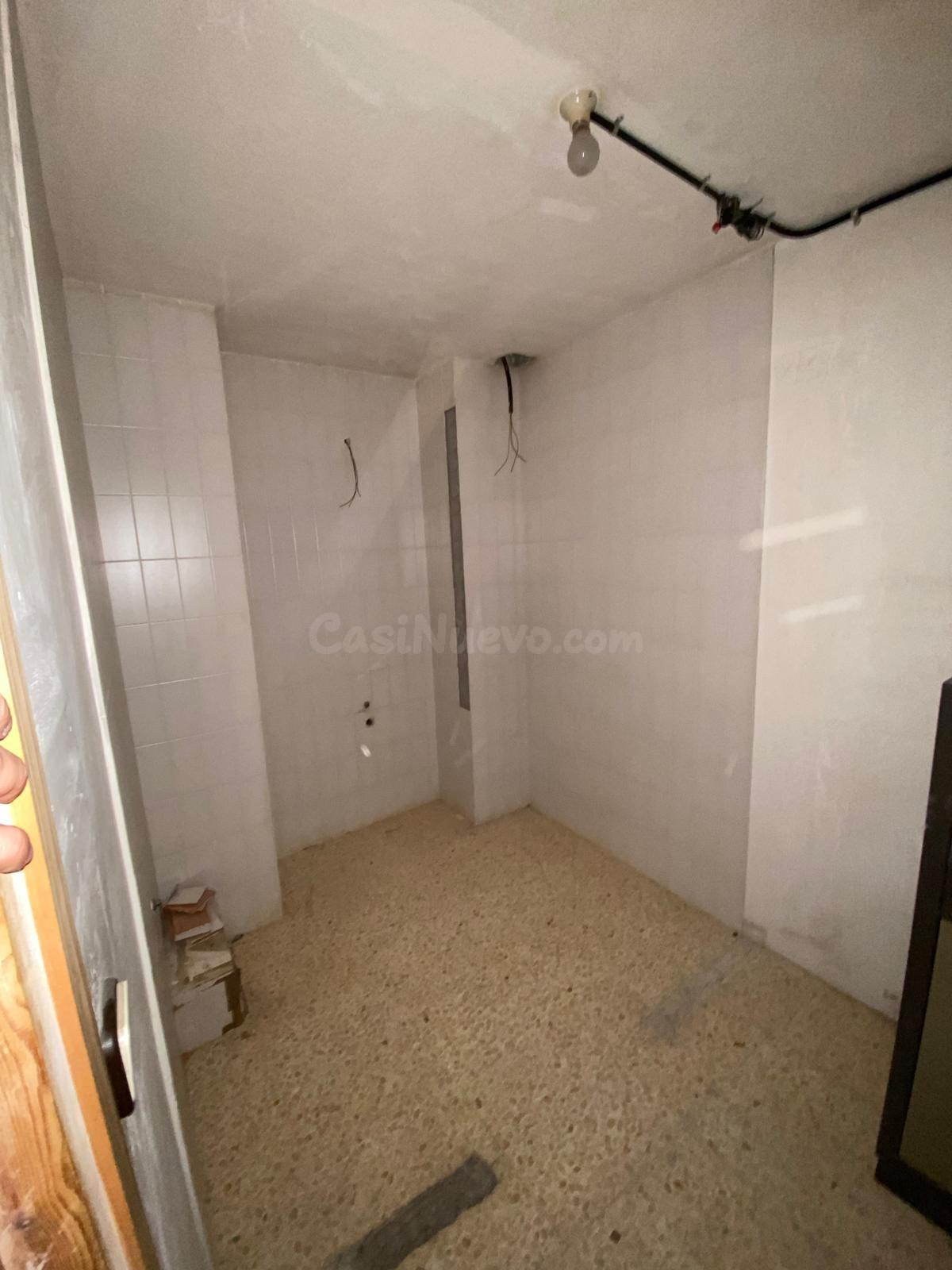 ALQUILER LOCAL DE 100M2 EN IGUALADA ZONA POBLE SEC - foto 2