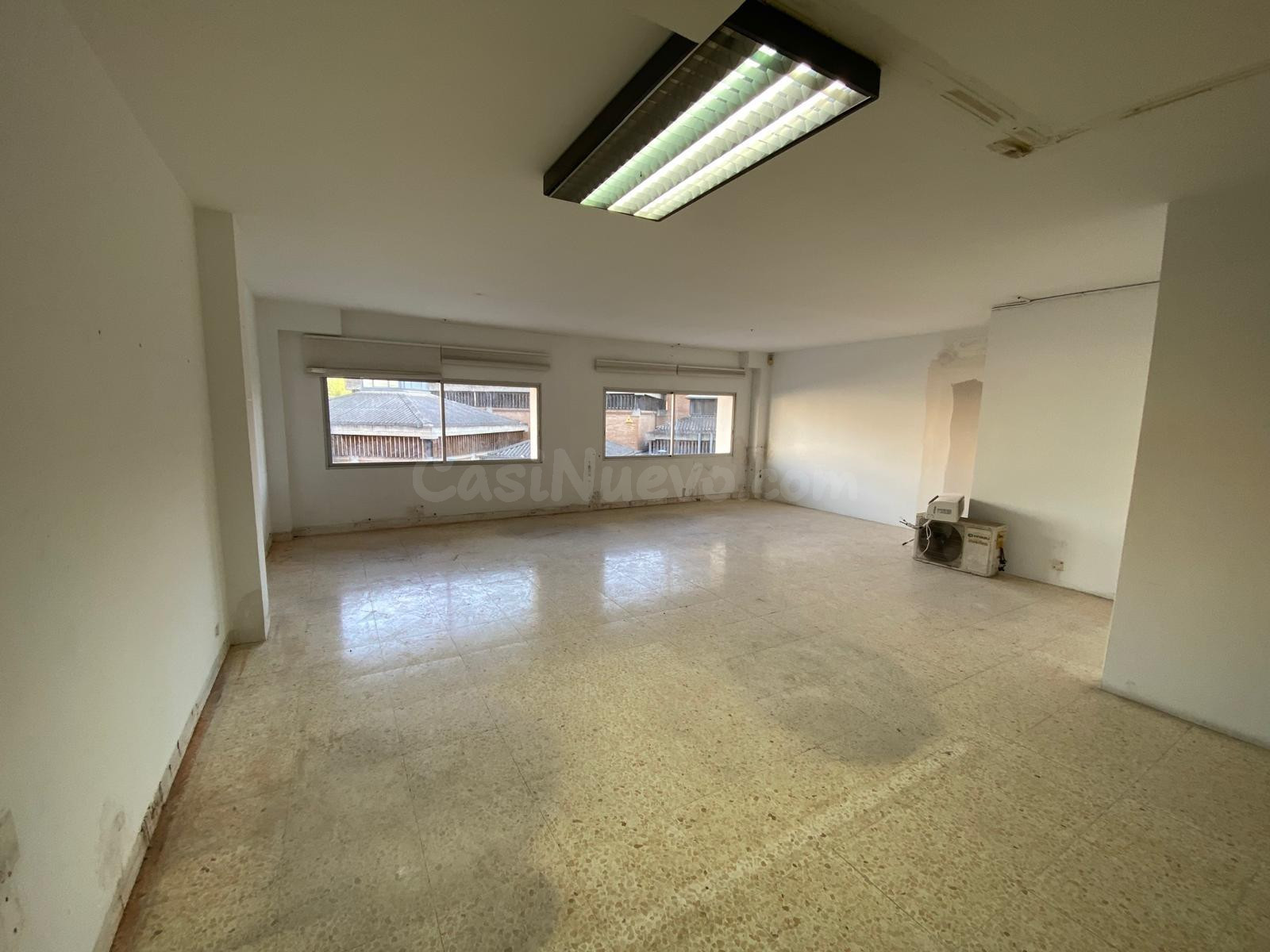 ALQUILER LOCAL DE 125M2 EN IGUALADA ZONA POBLE SEC - foto 2