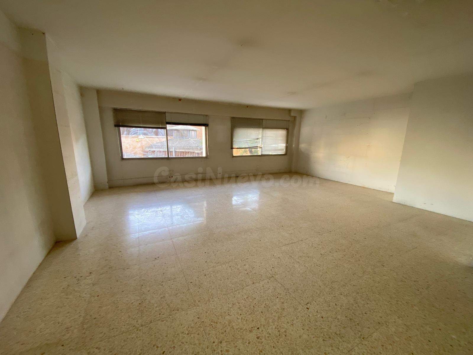 ALQUILER LOCAL DE 100M2 EN IGUALADA ZONA POBLE SEC - foto 2