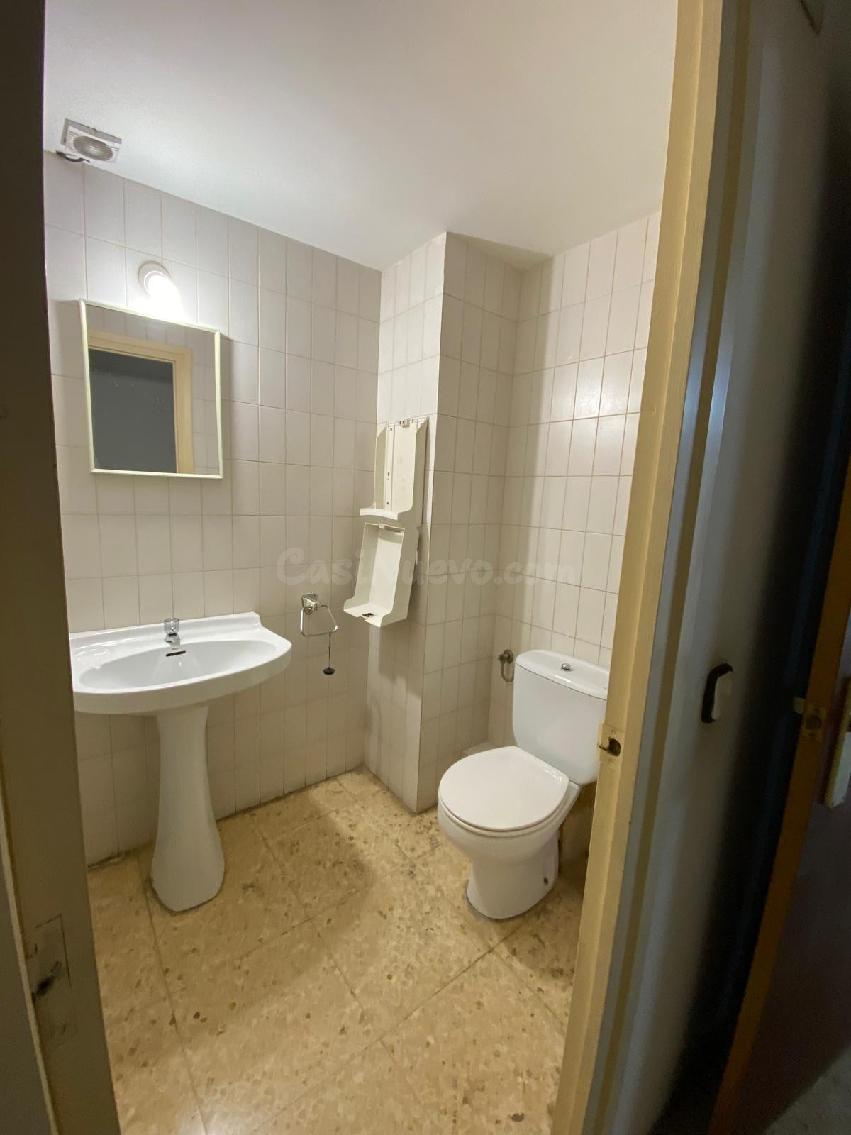 ALQUILER LOCAL DE 100M2 EN IGUALADA ZONA POBLE SEC - foto 4