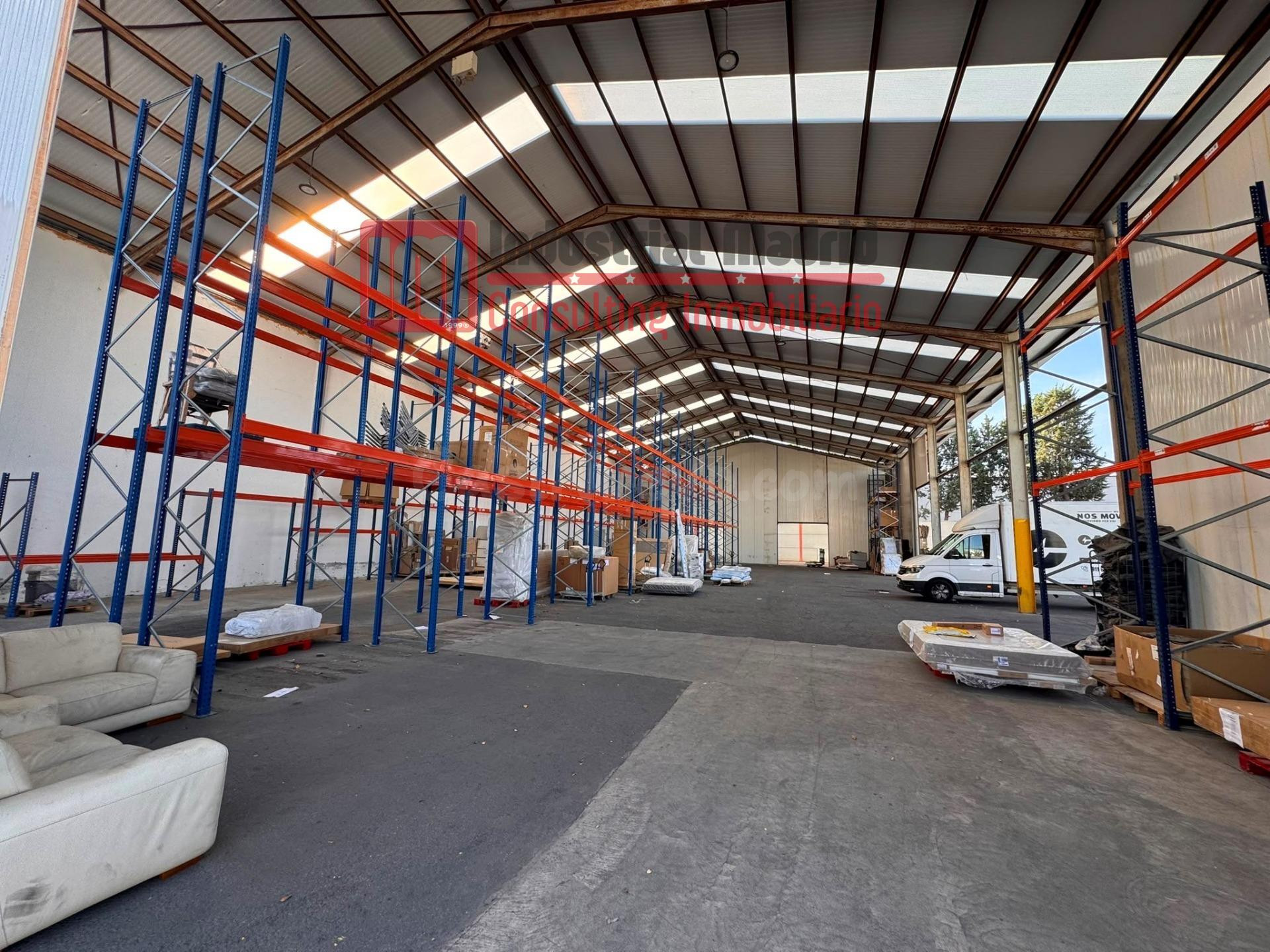 AMPLIA NAVE INDUSTRIAL DE 2.026 m2 EN ALQUILER EN POLÍGONO F
