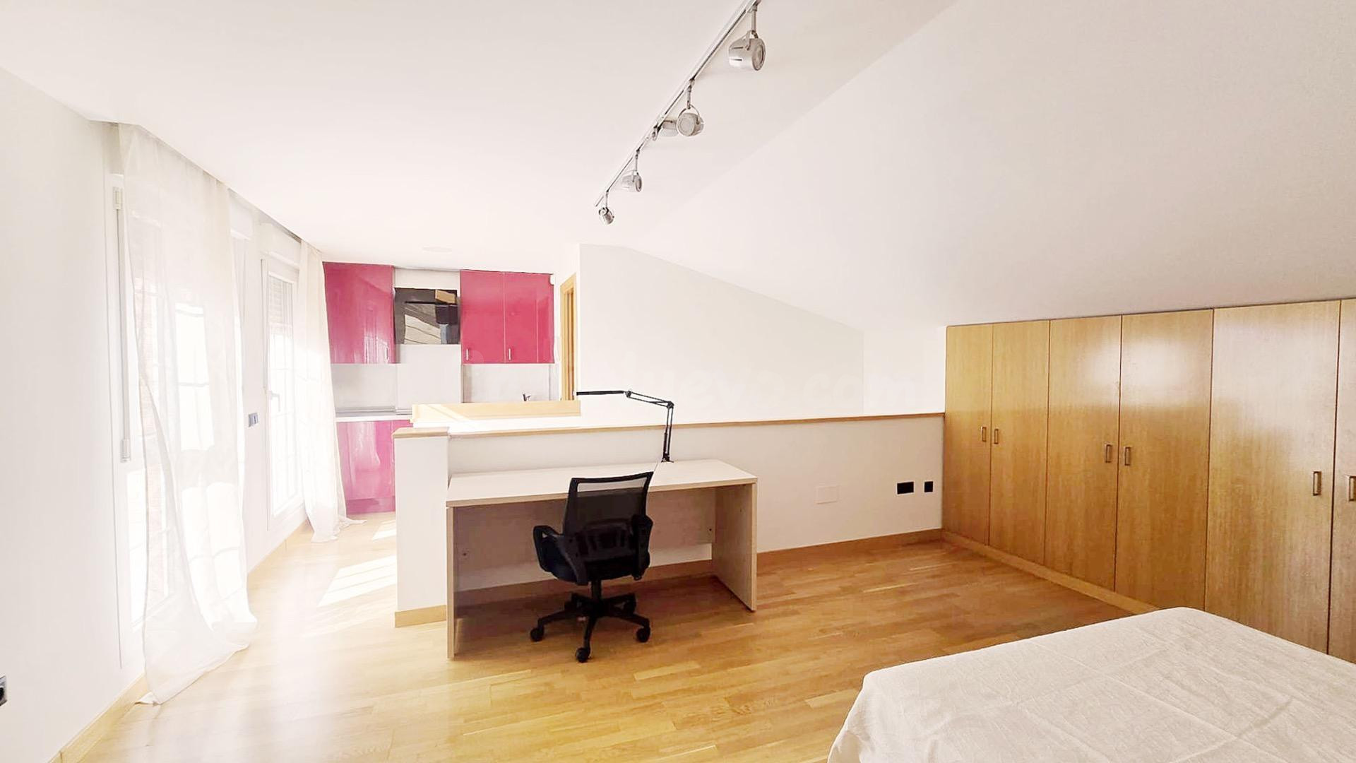 ¡EN ALQUILER PARA ESTUDIANTES! PISO TIPO ESTUDIO EN EXCLUSIV - foto 3