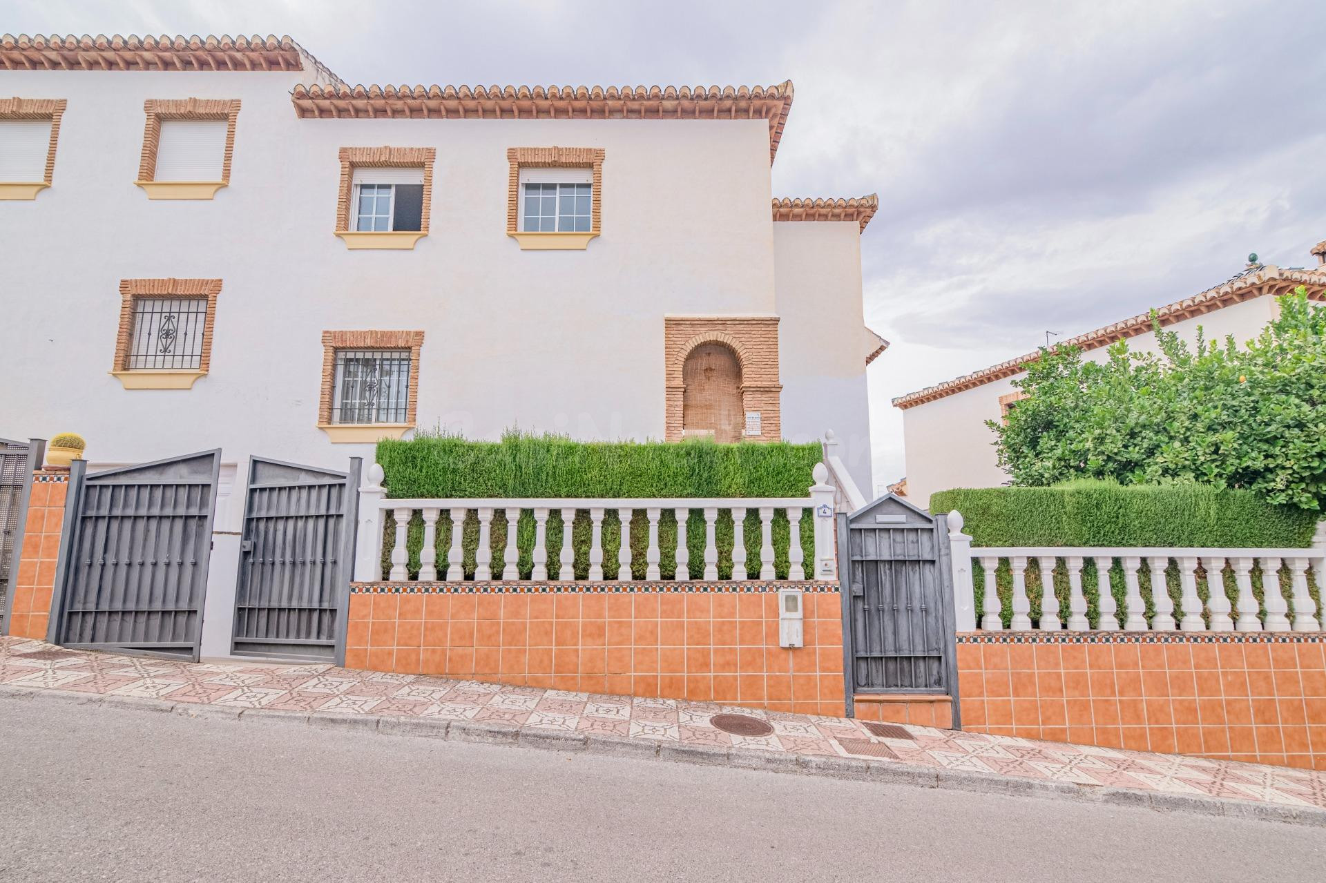 ¡AMPLIA CASA DE 4 DORMITORIOS, 3 BAÑOS Y CALEFACCIÓN CENTRAL EN LA ZUBIA! ✨
