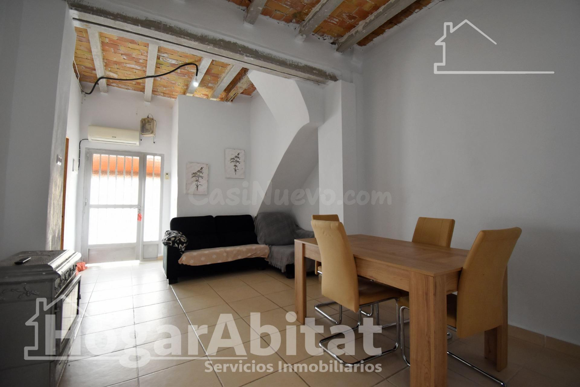 CASA ACOGEDORA Y SEMIREFORMADA CON PATIO