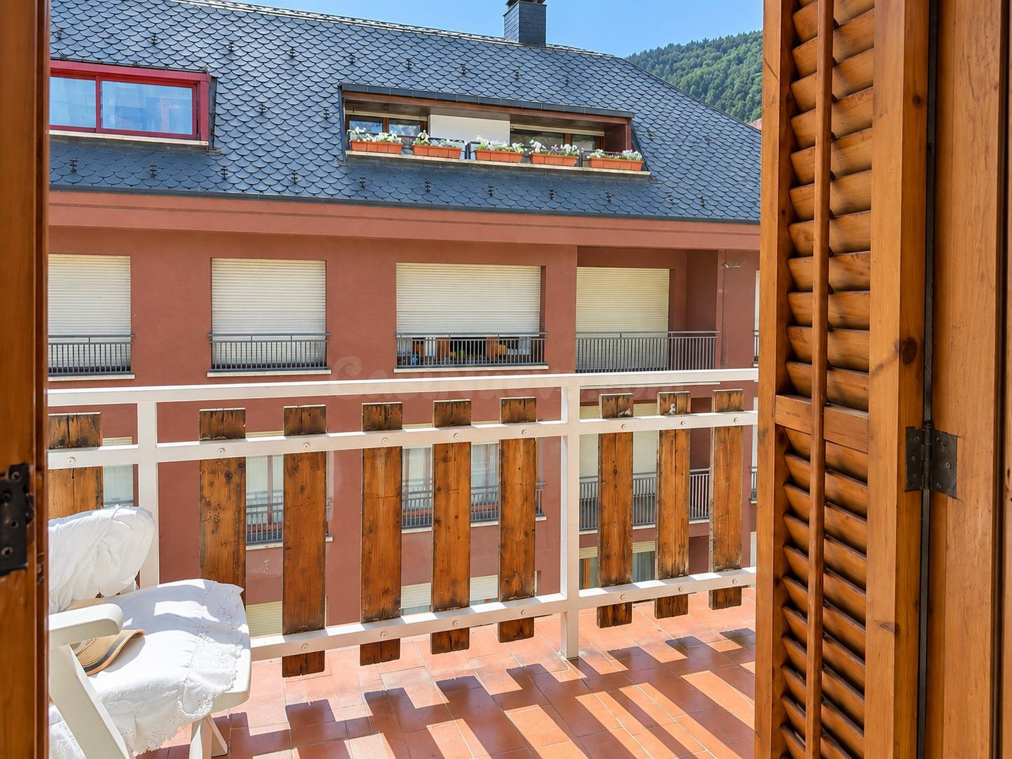 Ático céntrico de 77 m2 con 3 habitaciones y balcón