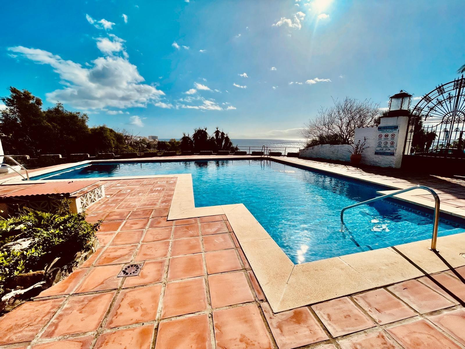 Casa de dos dormtorios con vistas al mar ya la montaña en Benalmádena, Costa del Sol