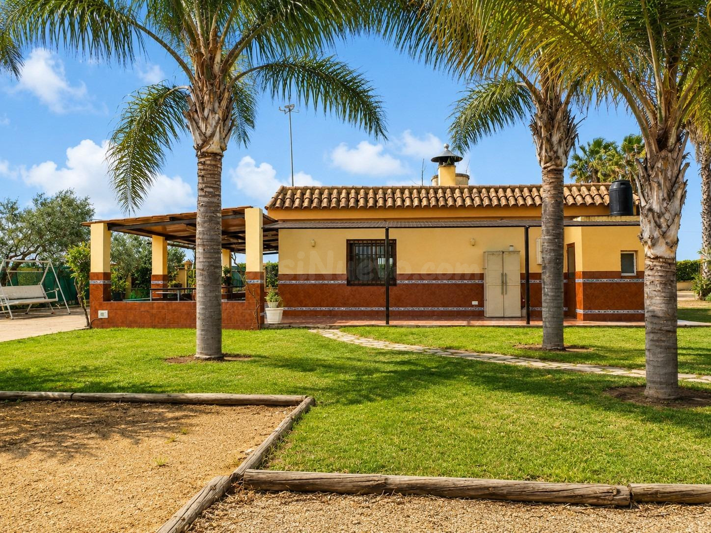 Preciosa casa con jardín en finca rústica