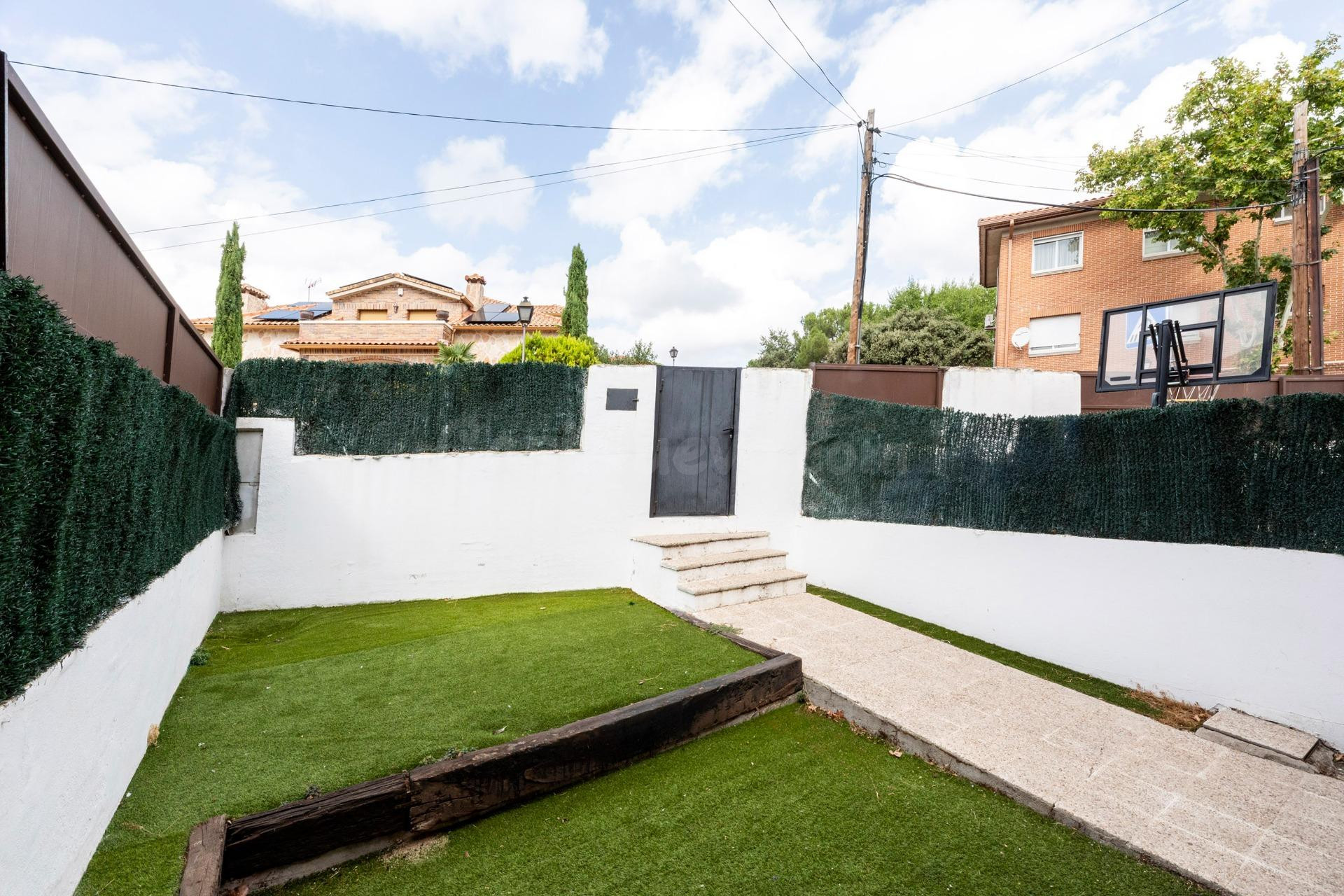 Chalet en pleno centro de Torrelodones, para disfrutar de la - foto 3