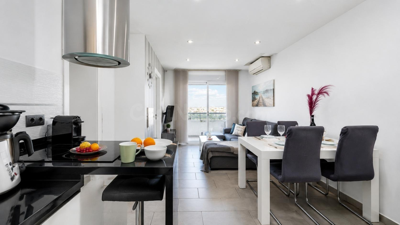 Apartamento reformado con parking en centro Torrevieja