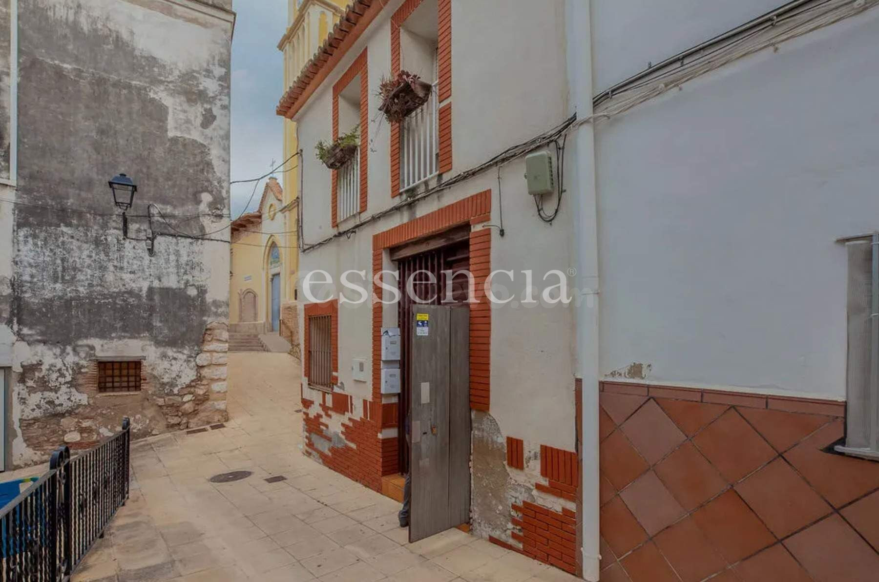 Casa adosada con encanto y gran potencial en Palma de Gandía - foto 2