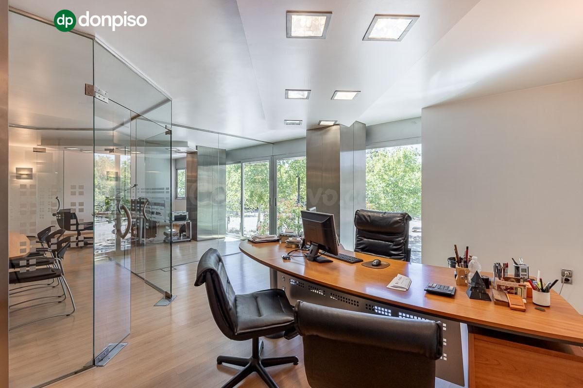 EXCLUSIVO INMUEBLE EN PLAZA DE CARRETAS, JUNTO AL EMBLEMÁTICO PASEO DEL SALÓN