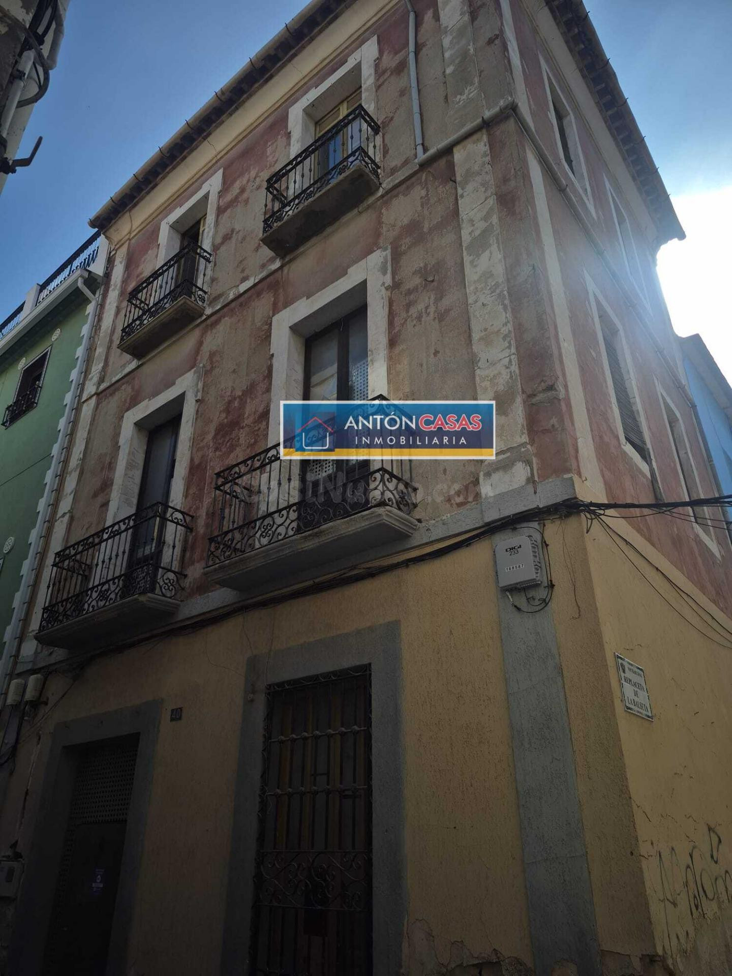 CASA CÉNTRICA EN NOVELDA PARA REFORMAR