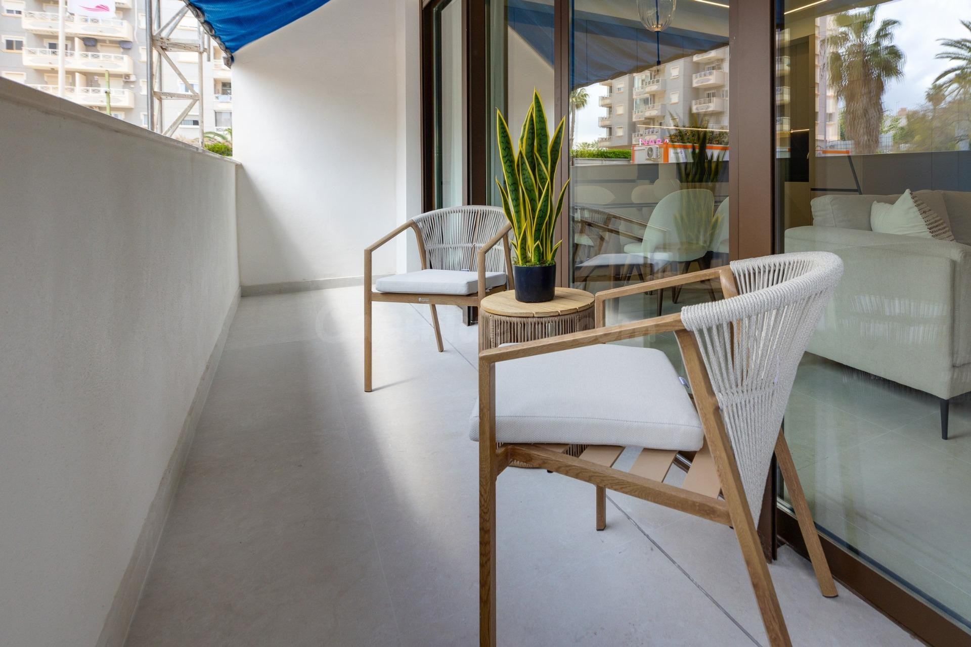 Residencial de nueva construcción en Guardamar del Segura con piscina spa gimnasio y coworking cerca del mar
