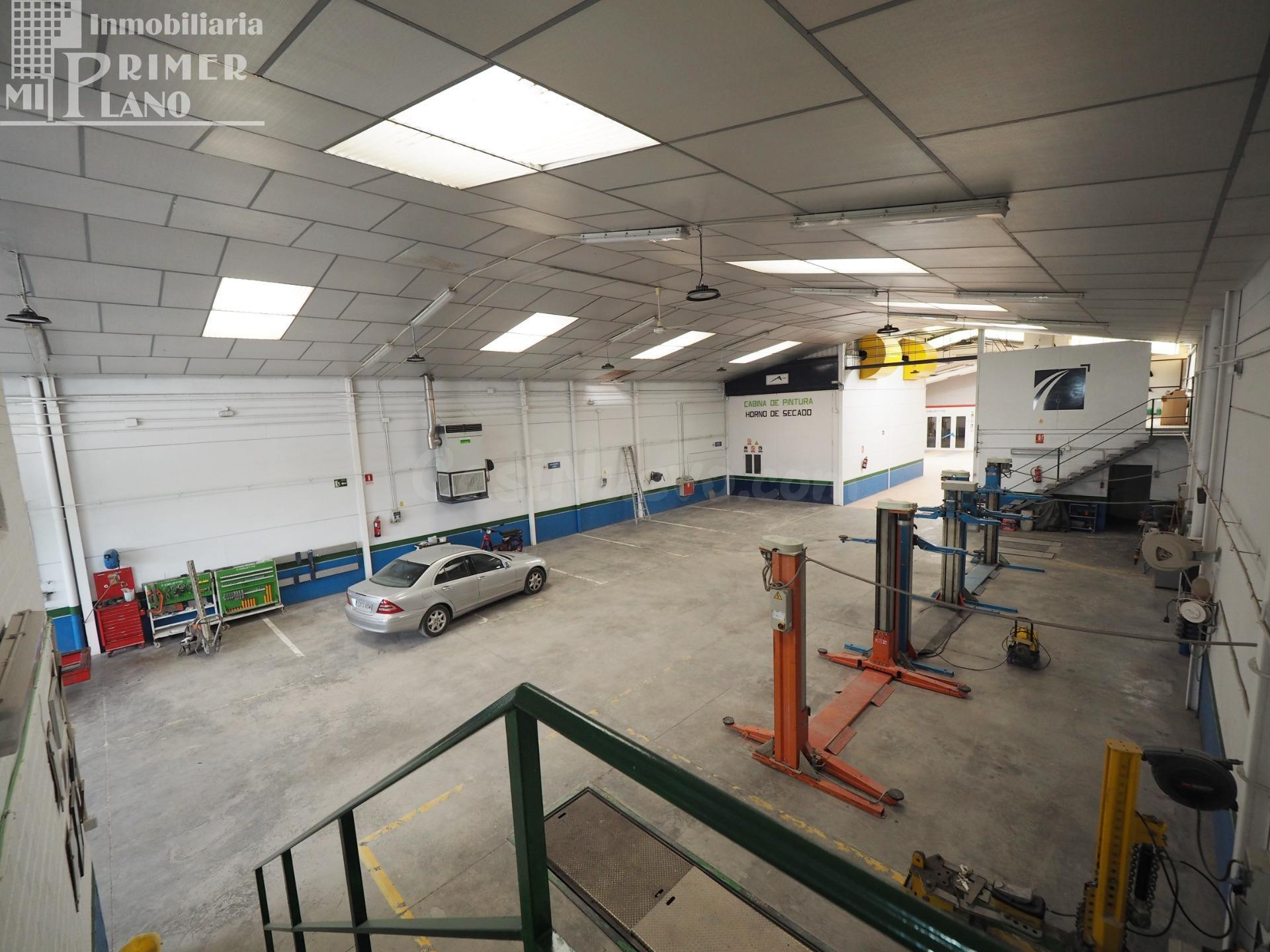Amplia Nave Industrial en Tomelloso - Oportunidad Única por €650,000