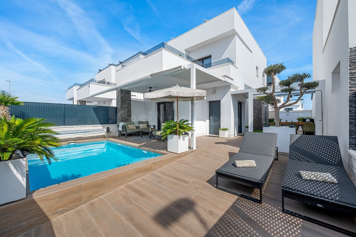 VILLA DE 2 DORMITORIOS 2 BAÑOS EN ORIHUELA COSTA ( VISTABELLA GOLF )
