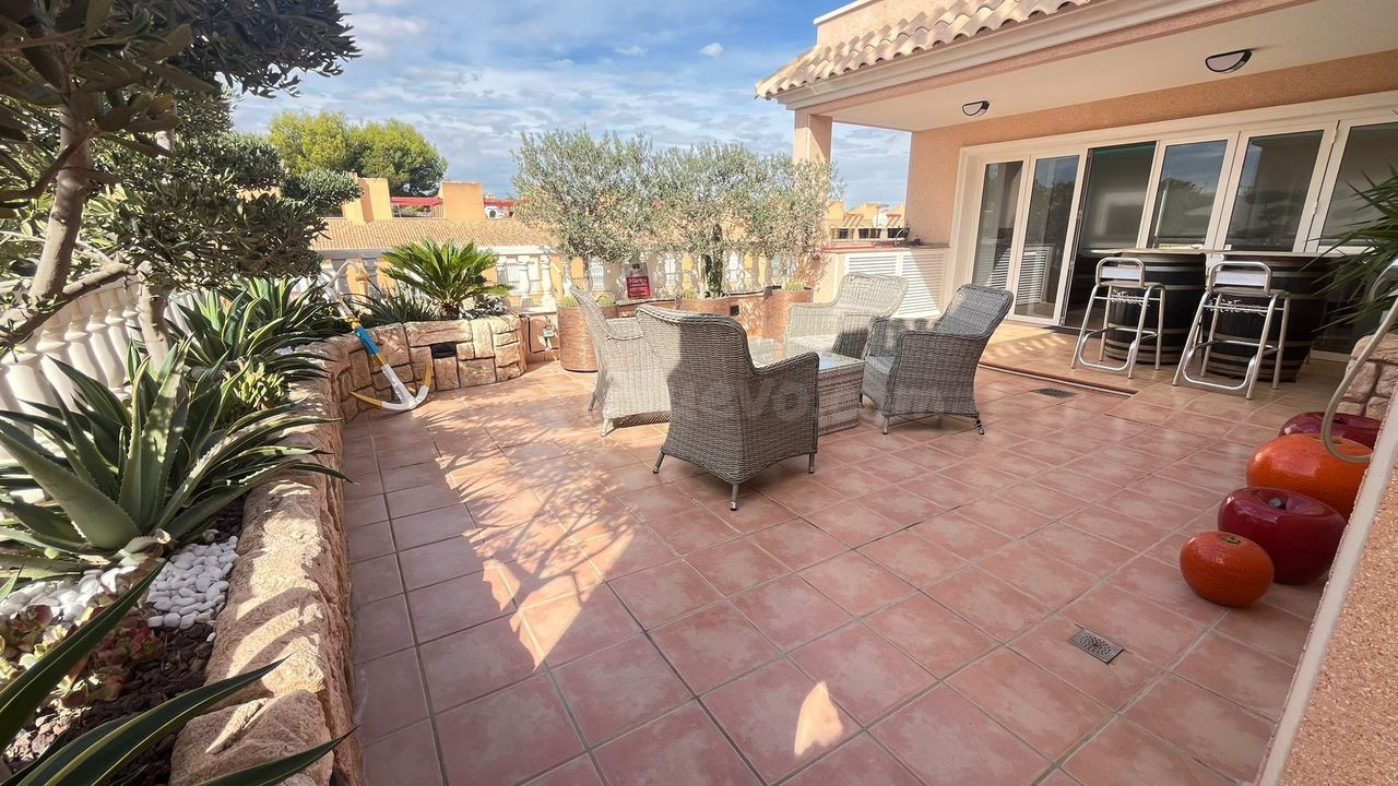 APARTAMENTO DE 3 DORMITORIOS, 2 BAÑOS EN LOS DOLSES (ORIHUELA COSTA)
