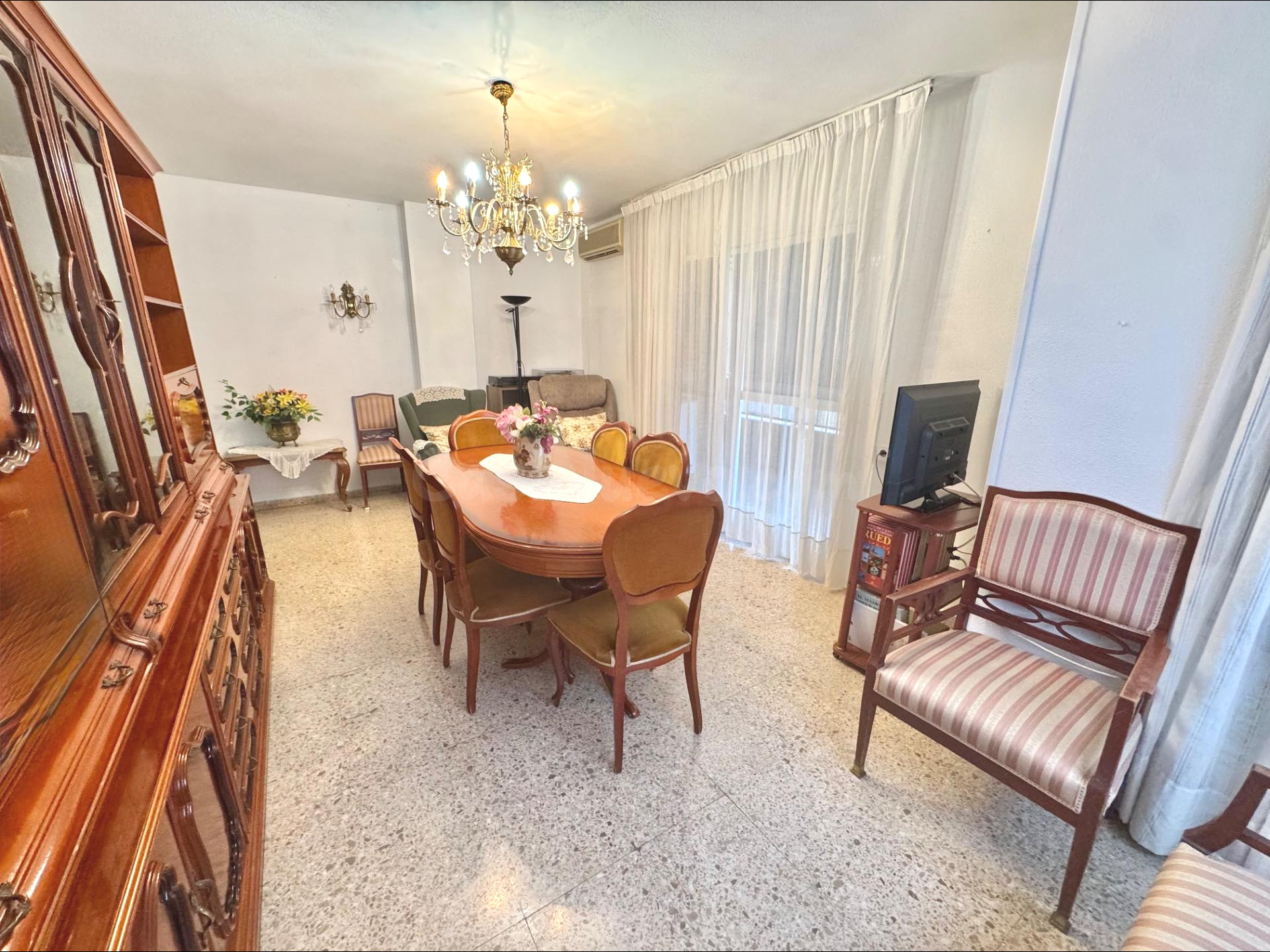 Increíble vivienda en Orihuela ciudad toda exterior con balcón amplio .. para vivir ¡Visitelo sin  compromiso!!
