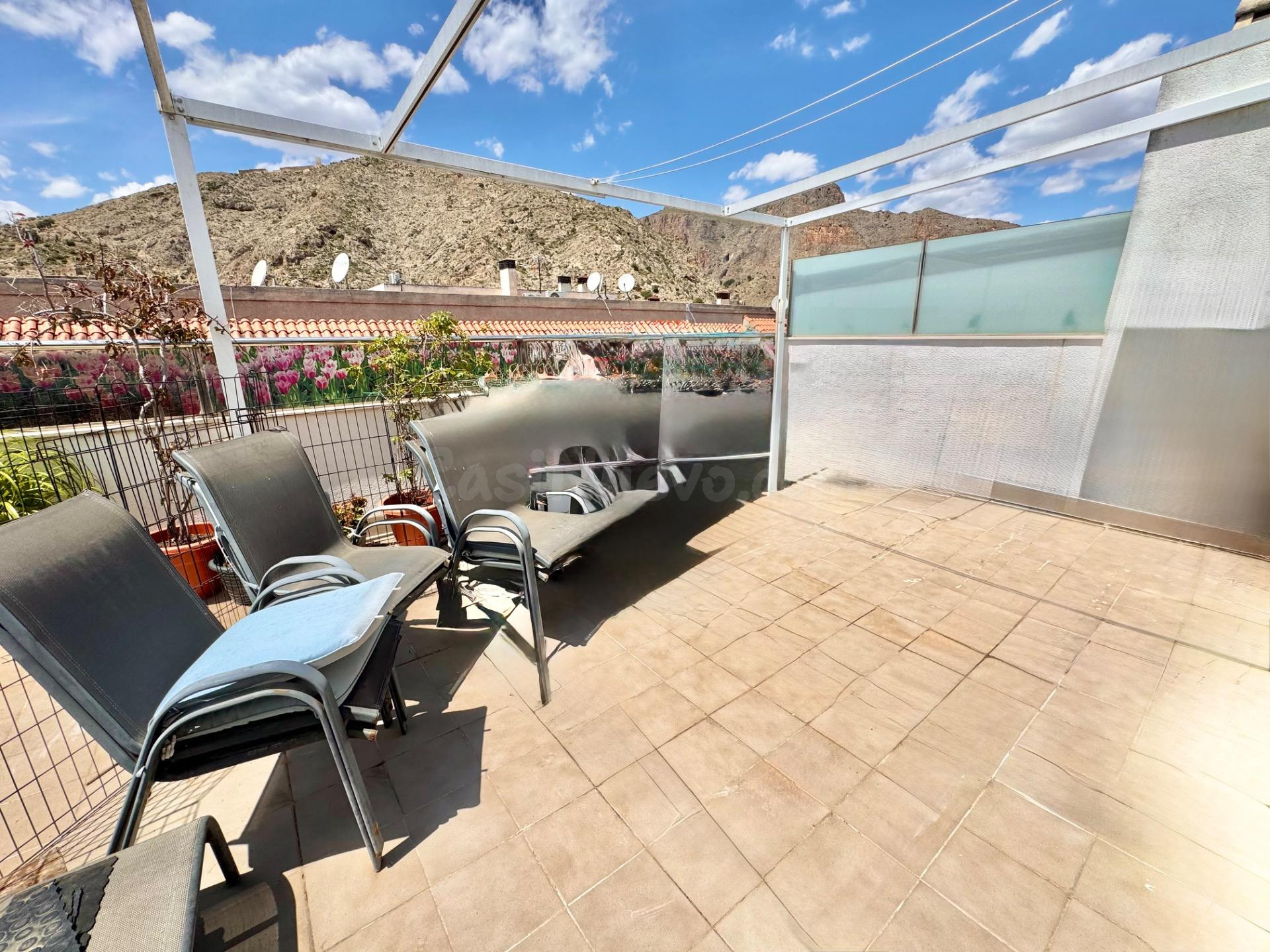 ESTUPENDO ÁTICO EN ORIHUELA CON UNA TERRAZA AMPLIA, GARAJE,  - foto 3