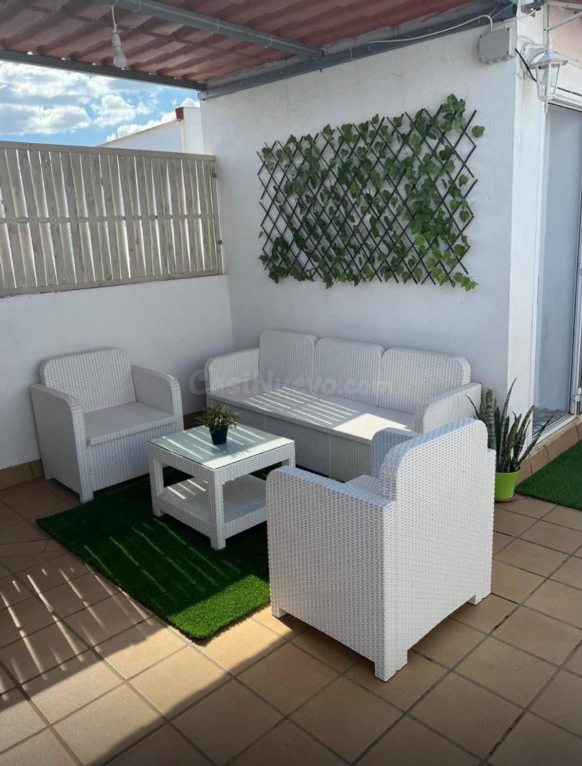 ¡CASA ADOSADA CON PATIO, AZOTEA PRIVADA, APARCAMIENTO Y TRASTERO EN ALMONTE!