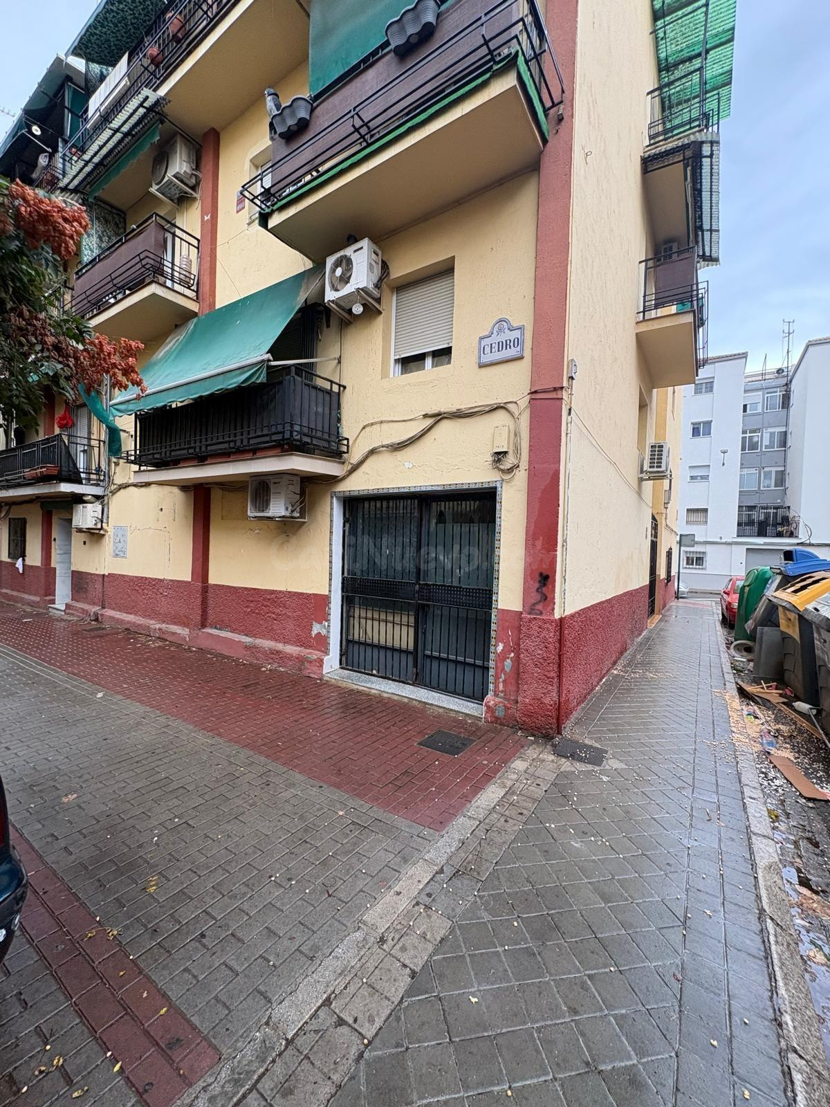 Local Comercial en Alquiler en La Chana, Granada - Ideal para Tu Negocio
