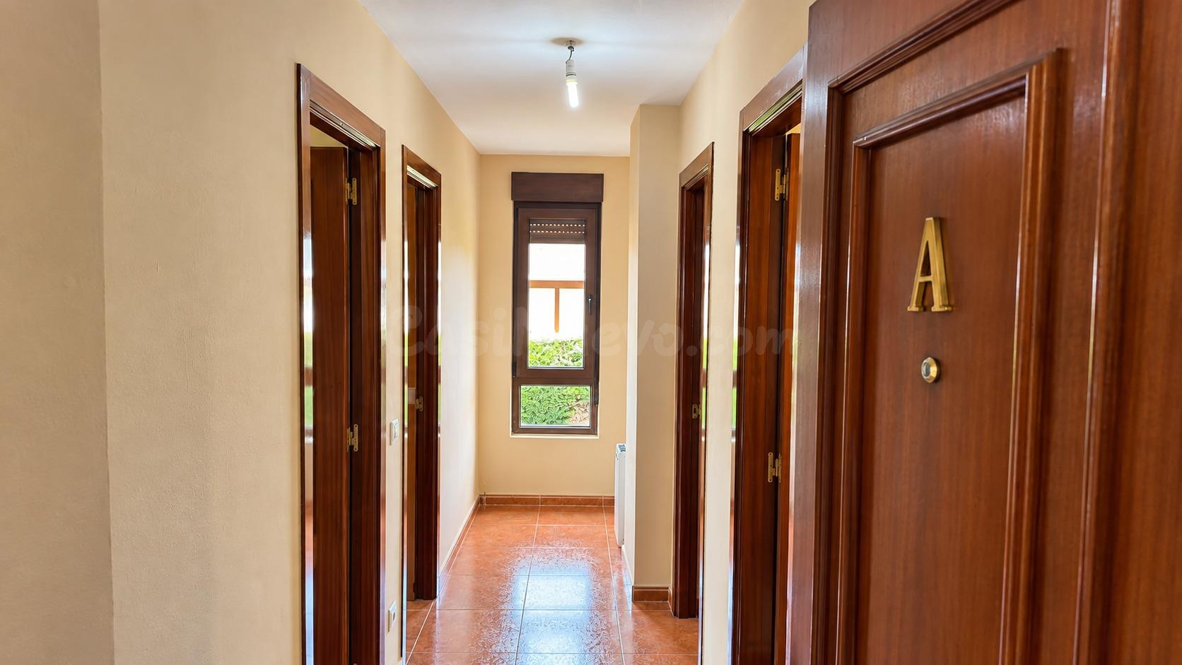 APARTAMENTO A POCOS METROS DE LA PLAYA DE COBRECES - foto 2