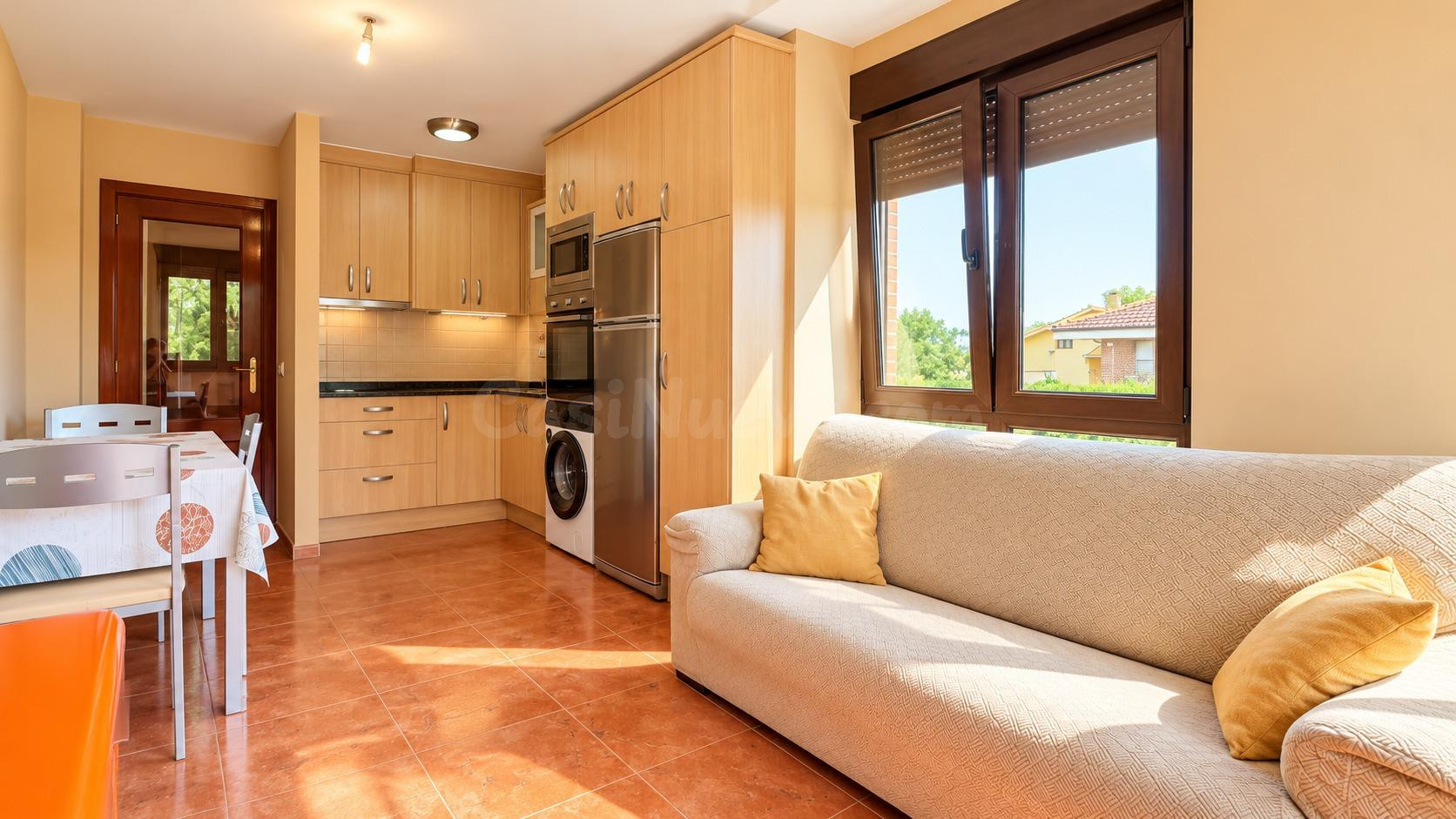 APARTAMENTO A POCOS METROS DE LA PLAYA DE COBRECES - foto 4